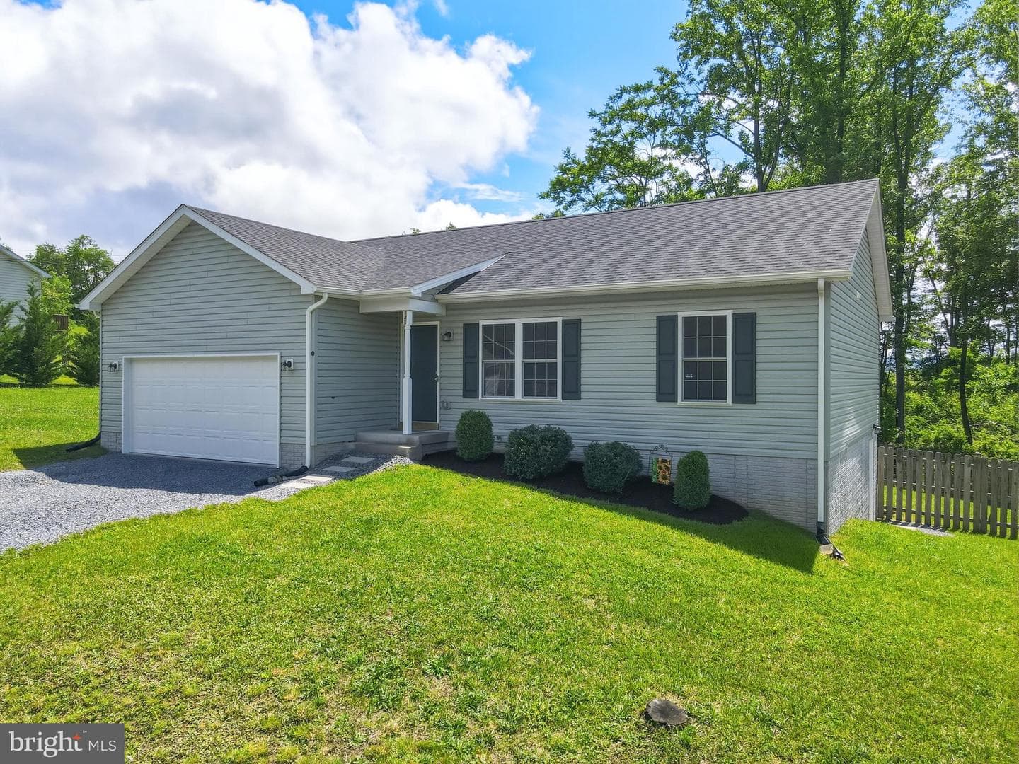 141 Hampshire House Drive photo 2