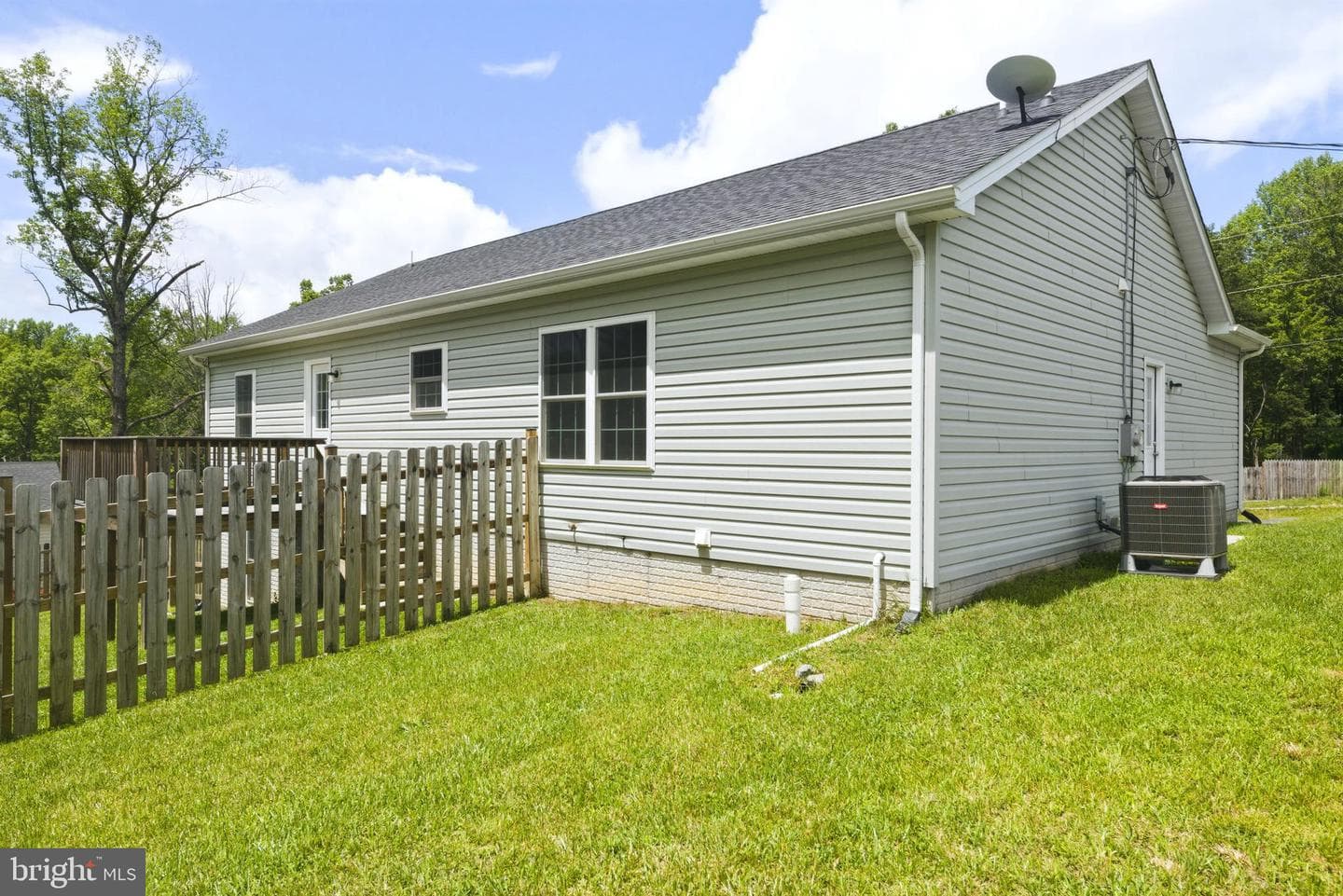 141 Hampshire House Drive photo 31