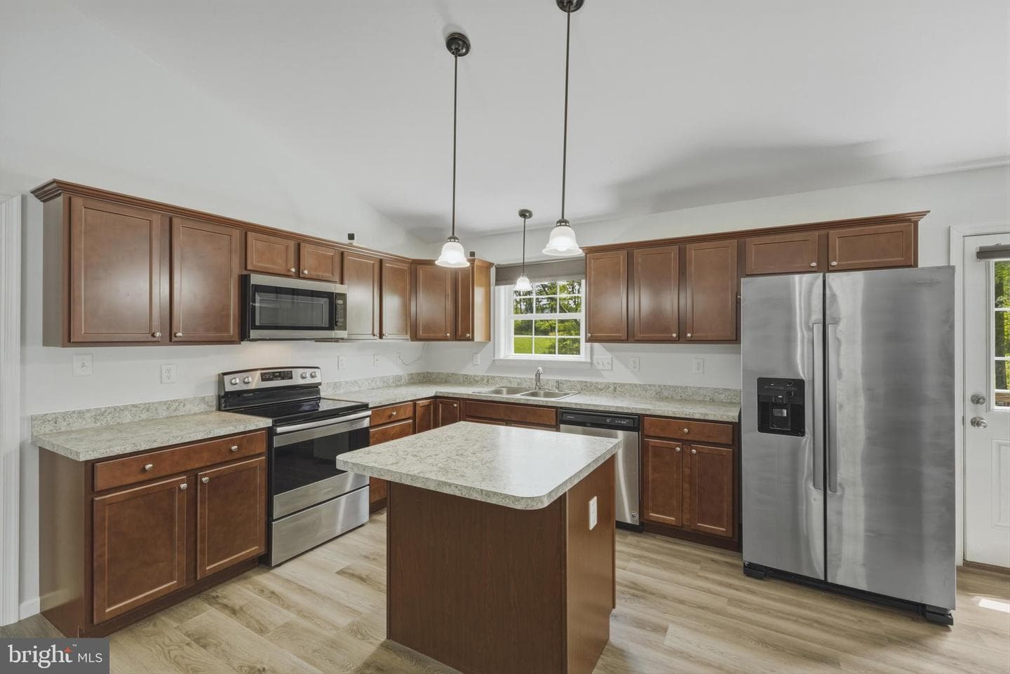 141 Hampshire House Drive photo 9