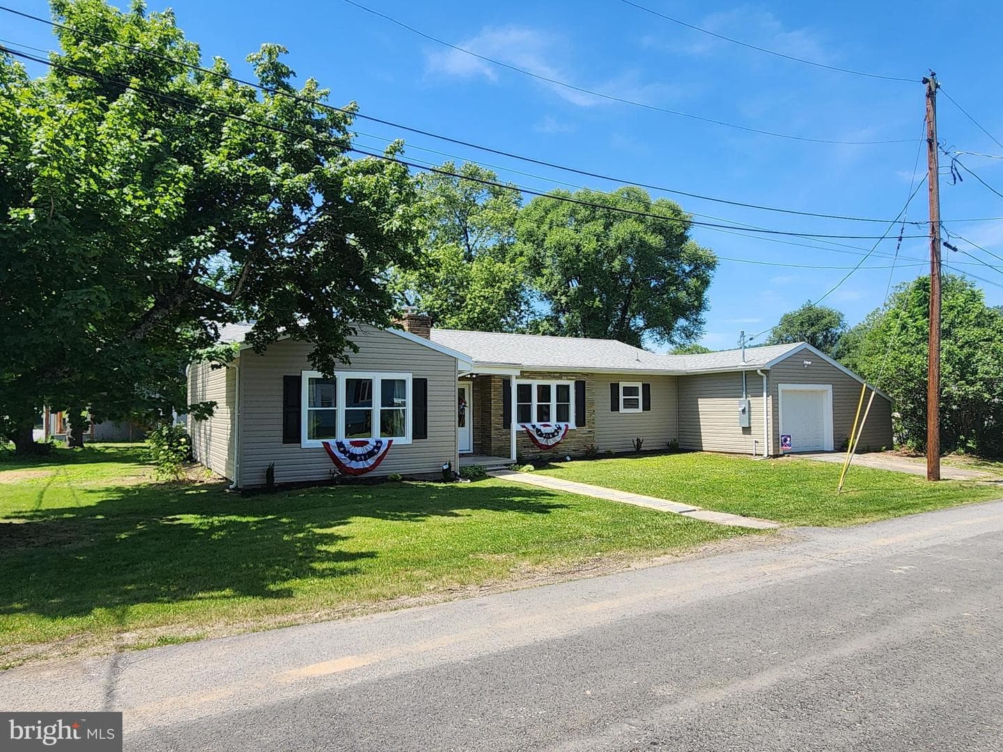 412 Everett Place photo 2