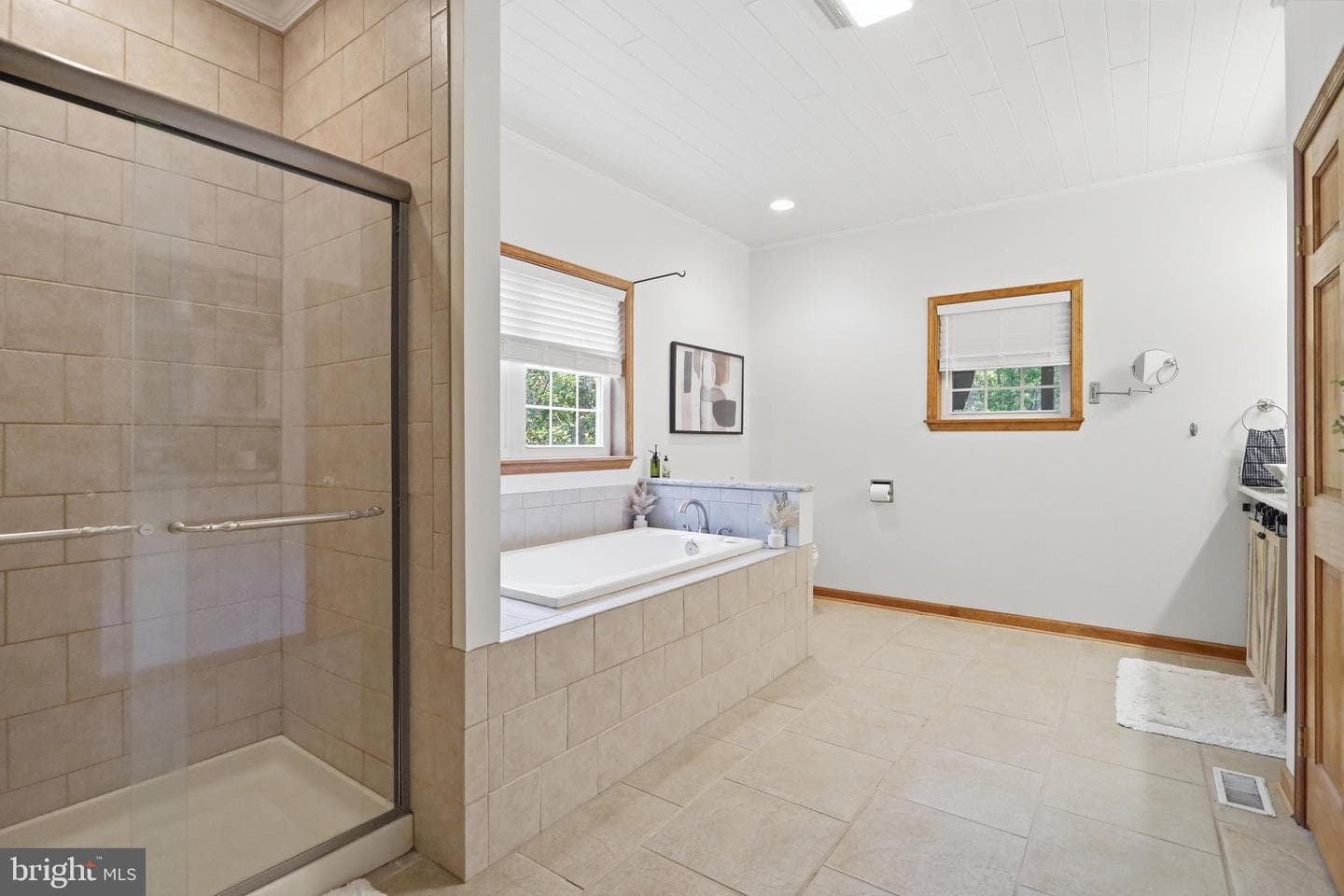 370 Hemlock Court photo 19