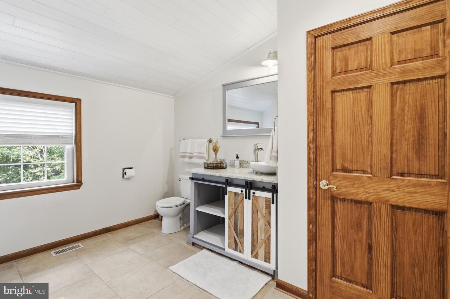 370 Hemlock Court photo 24