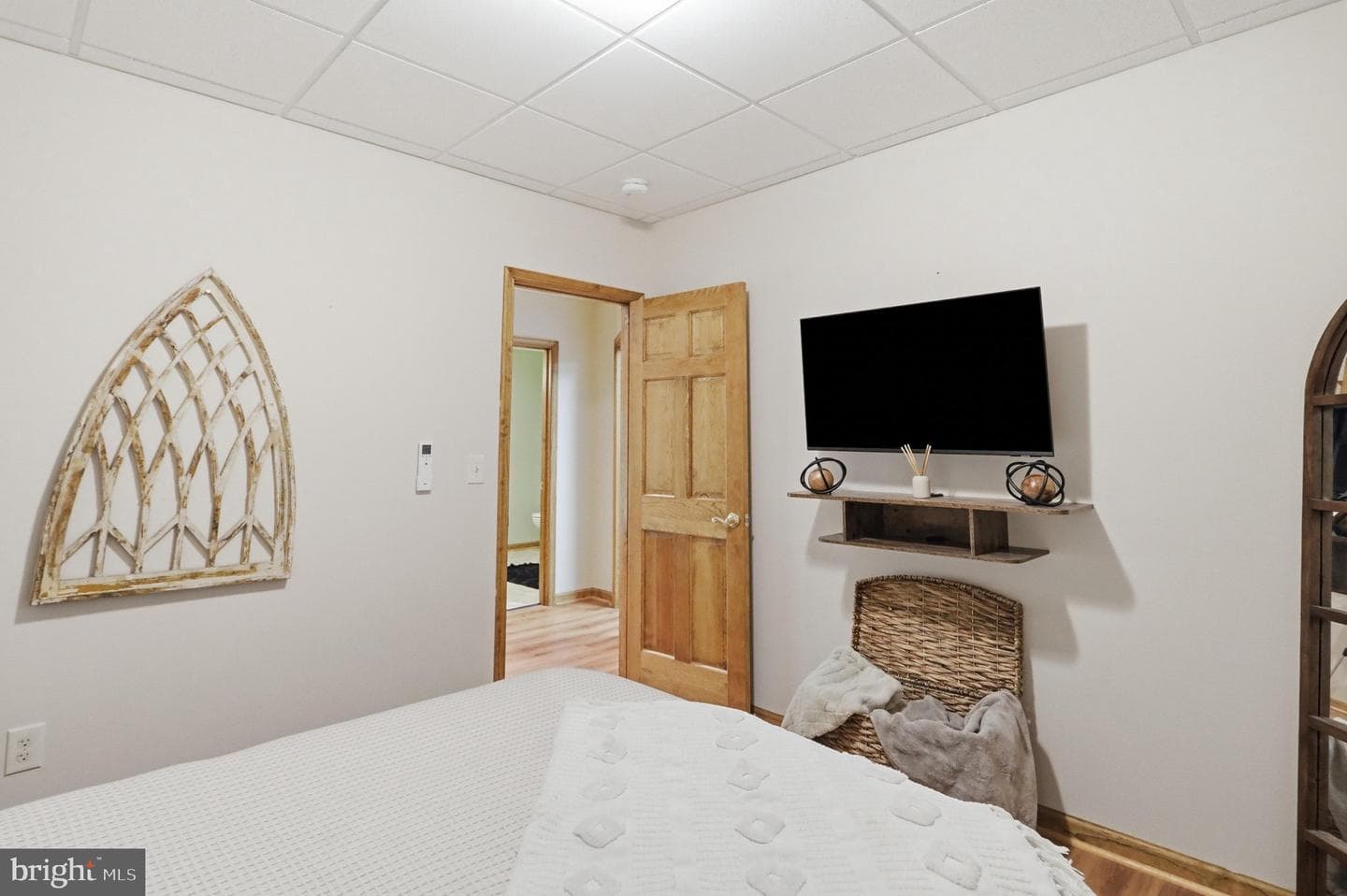 370 Hemlock Court photo 32