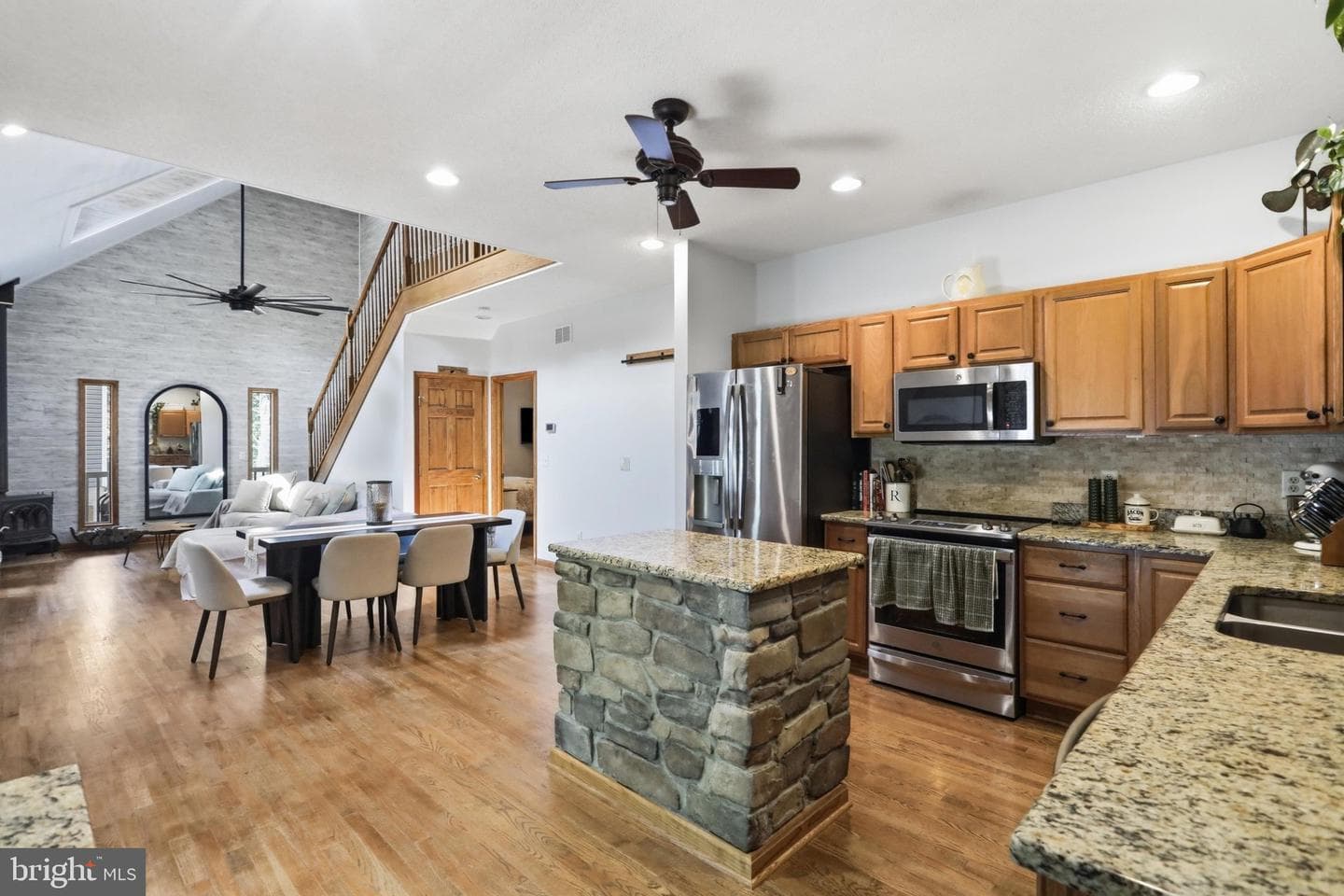 370 Hemlock Court photo 5