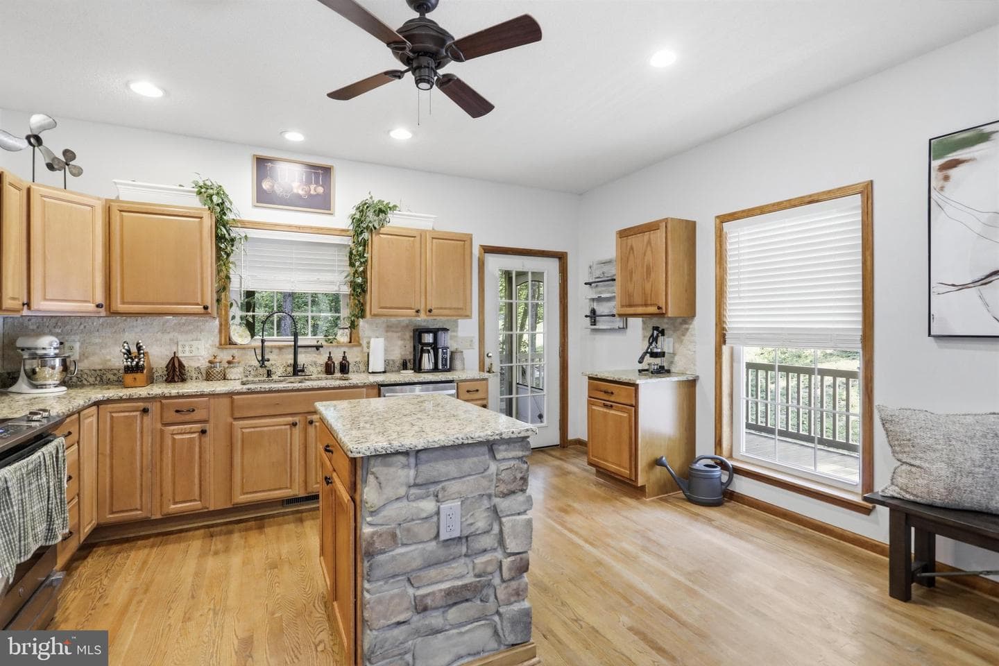 370 Hemlock Court photo 6