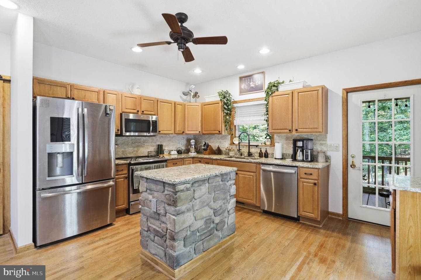 370 Hemlock Court photo 8