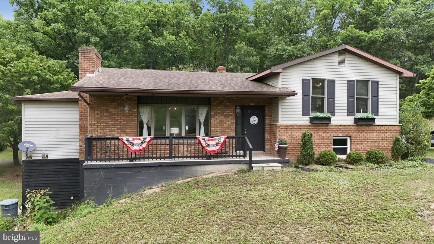238 Landis Lane, Green Spring