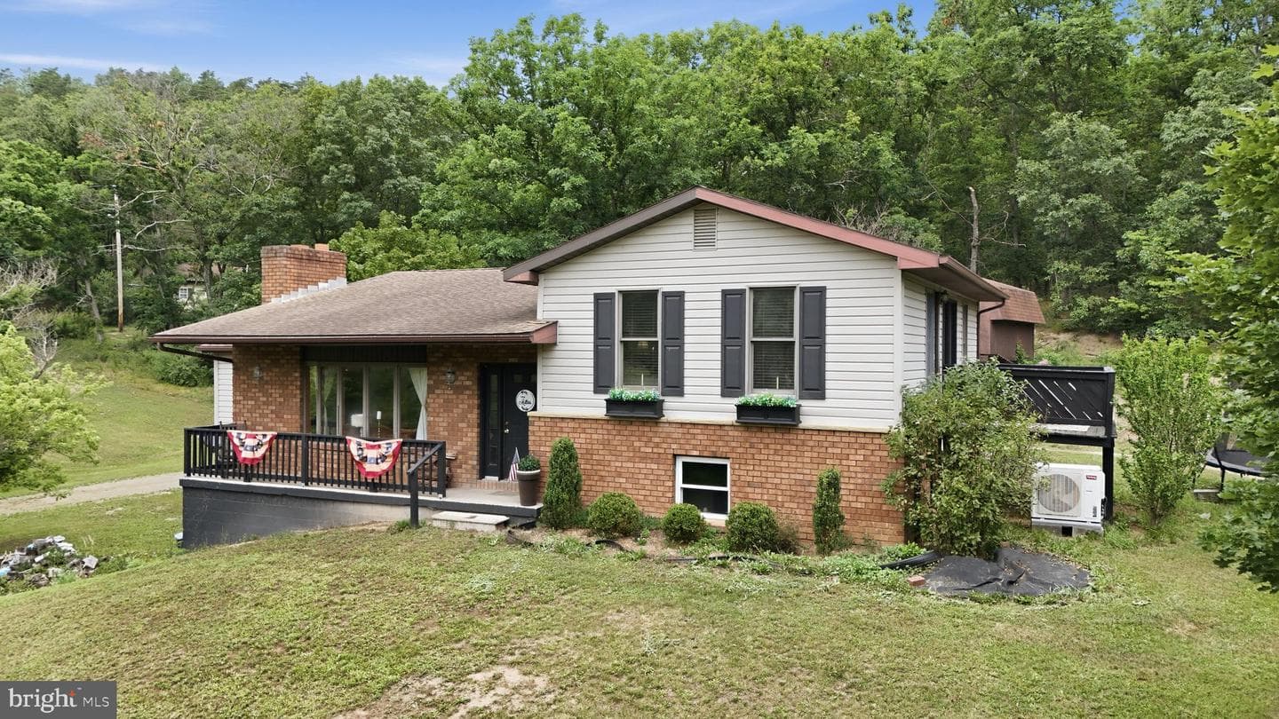 238 Landis Lane photo 3