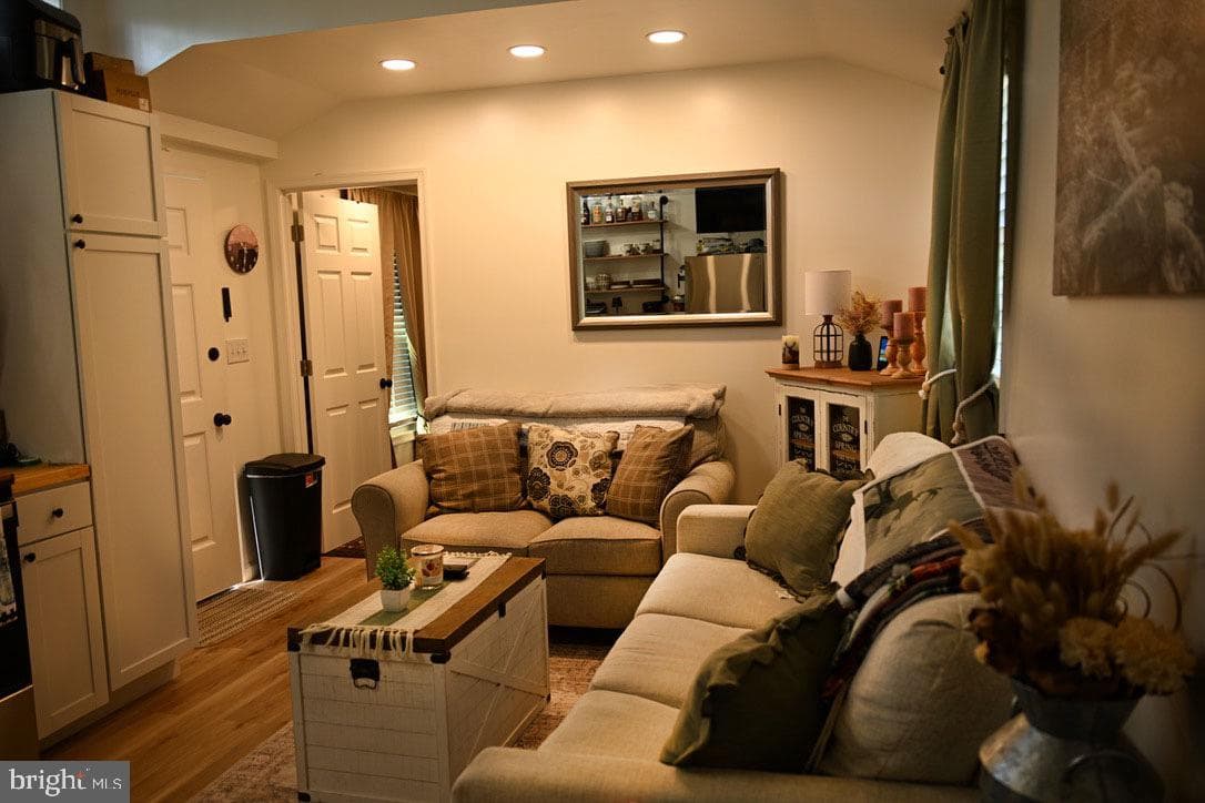 502 White Pine Lane photo 3