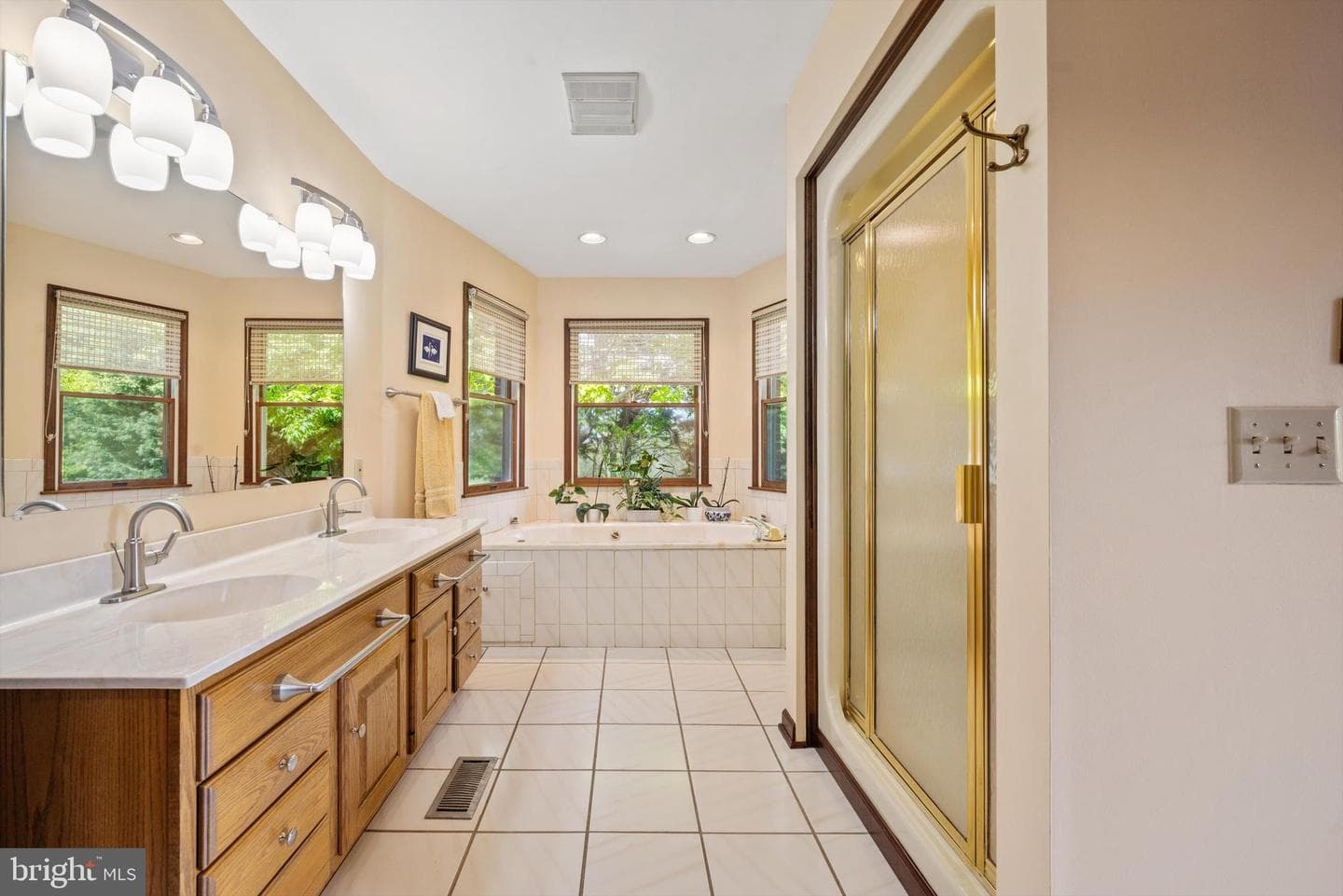 571 Edwin Boulevard photo 32