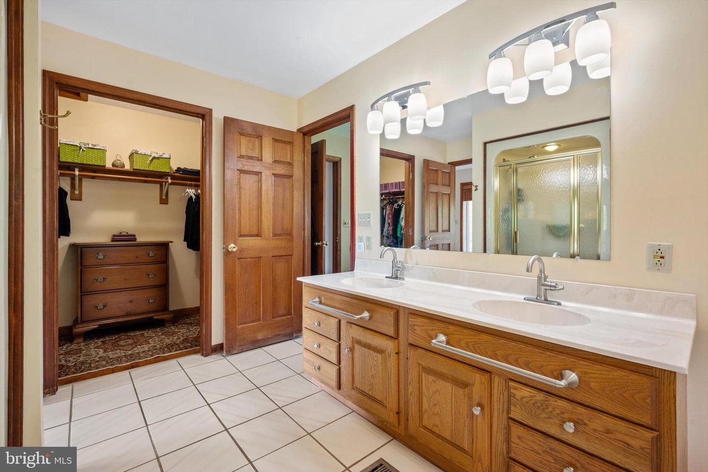 571 Edwin Boulevard photo 33