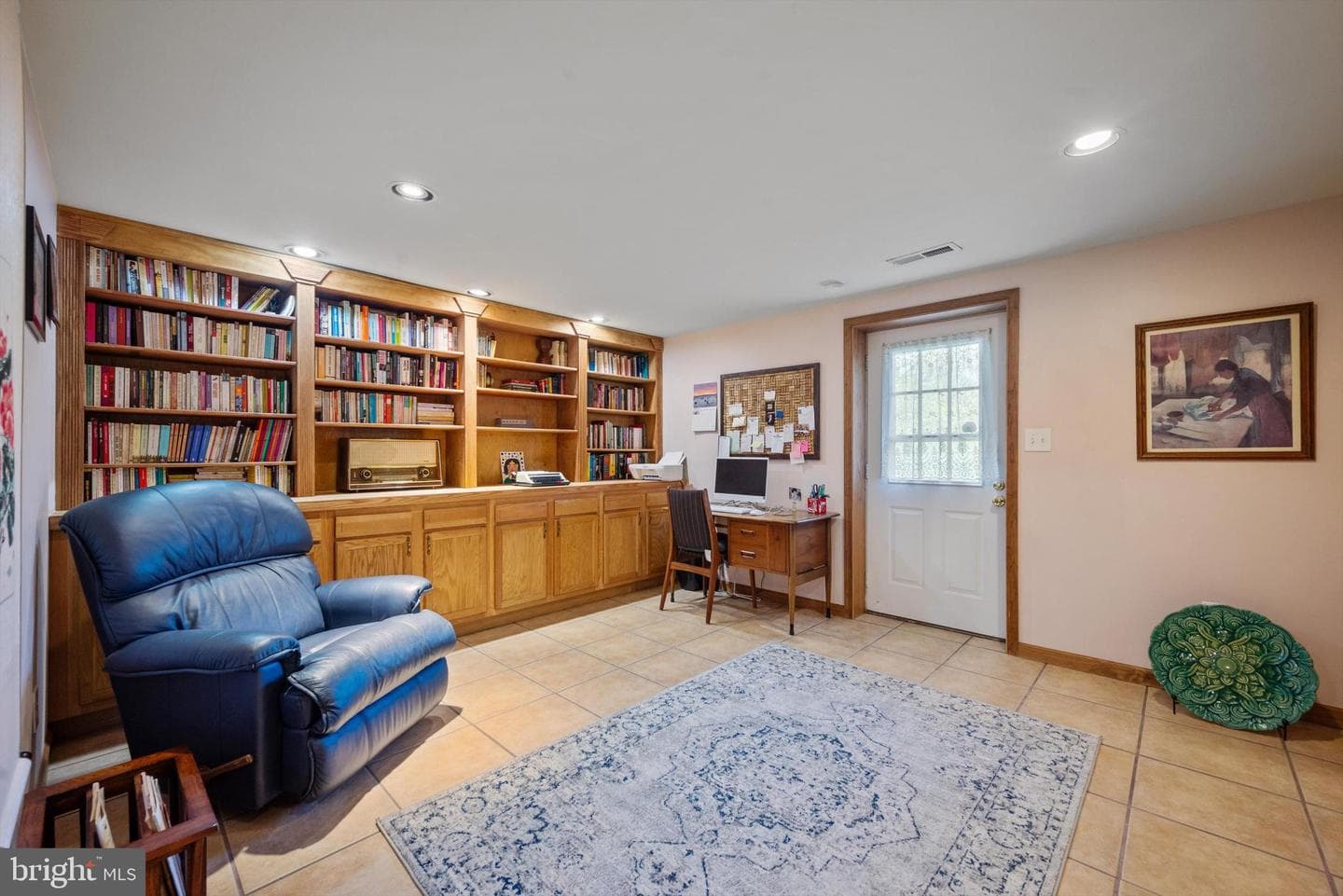 571 Edwin Boulevard photo 45