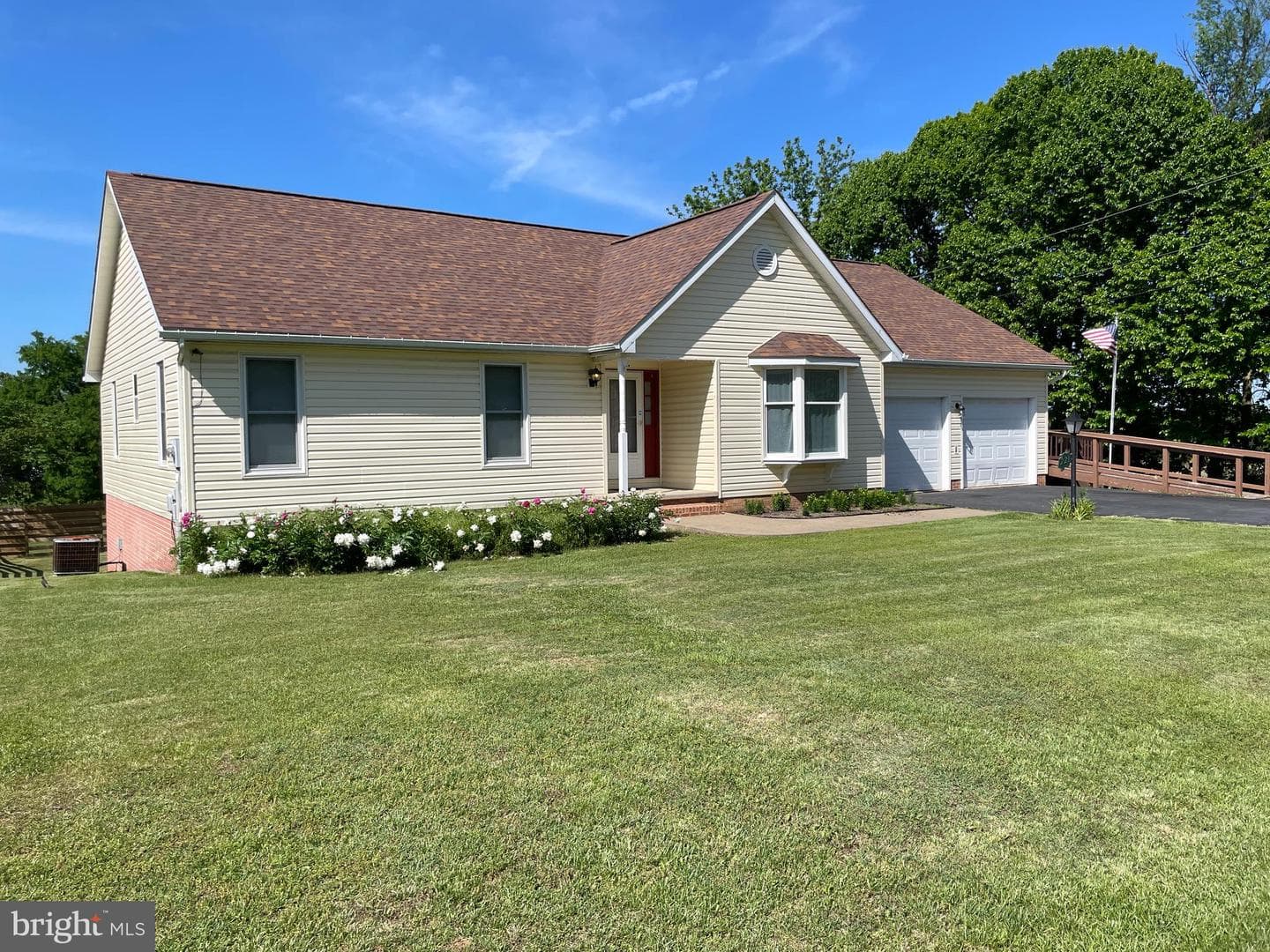 221 Deerfield Drive photo 2