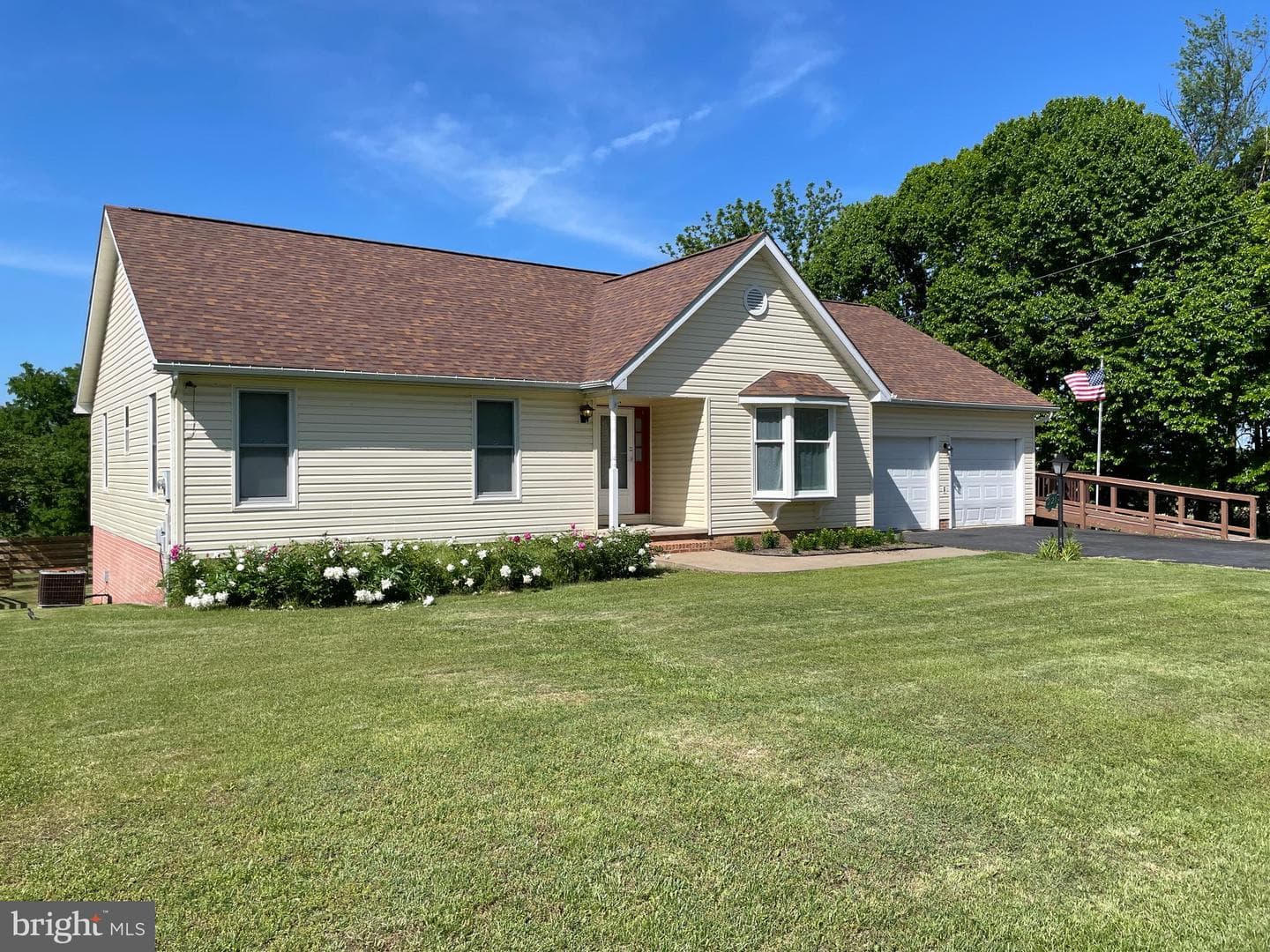 221 Deerfield Drive photo 5
