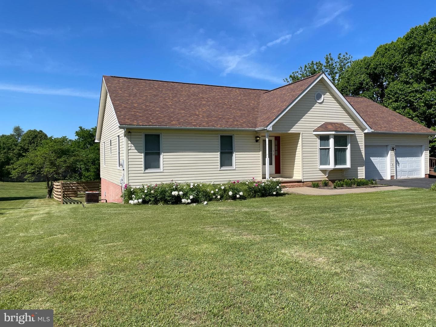 221 Deerfield Drive photo 6