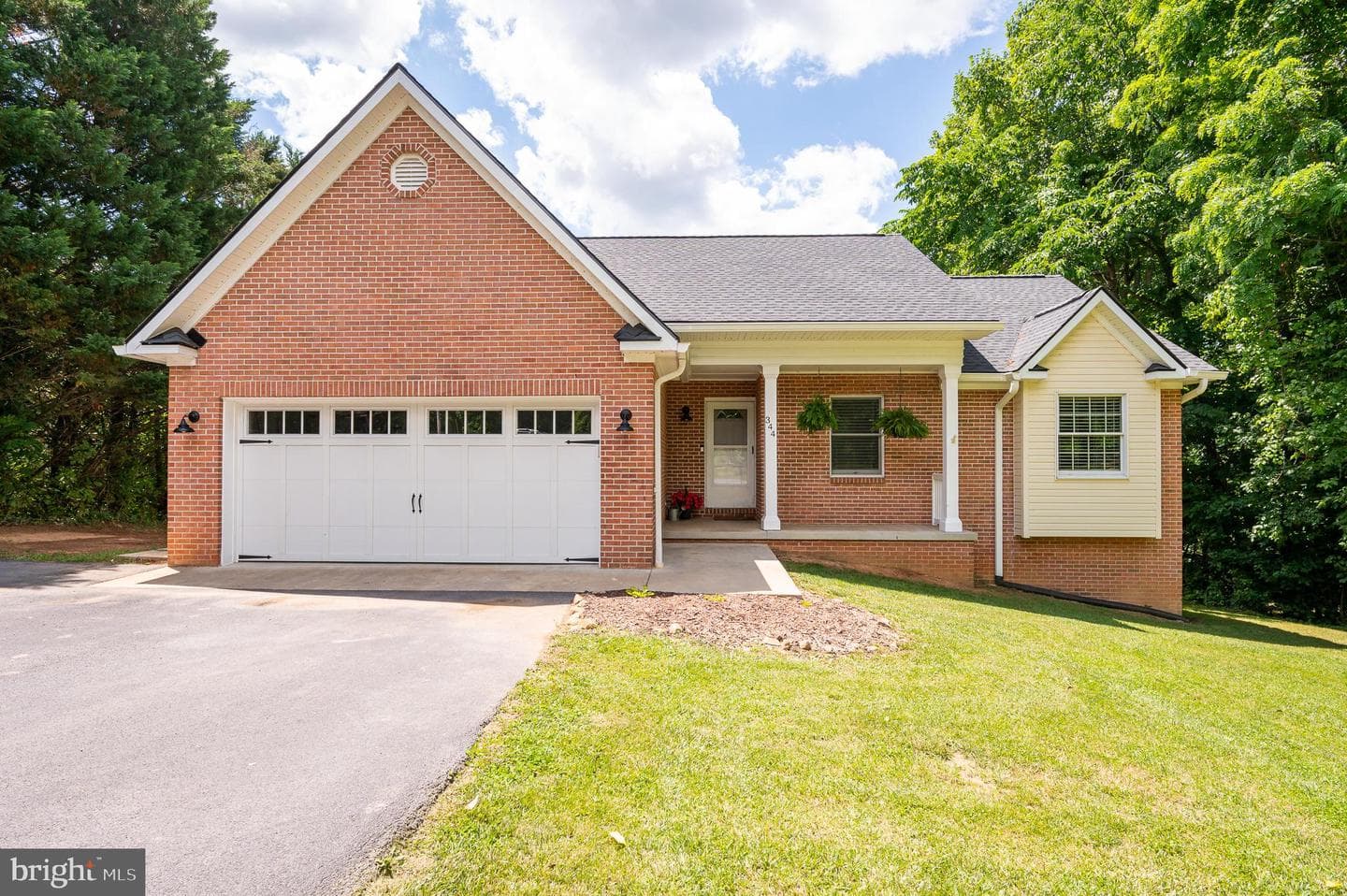 344 Bedford Drive photo 2