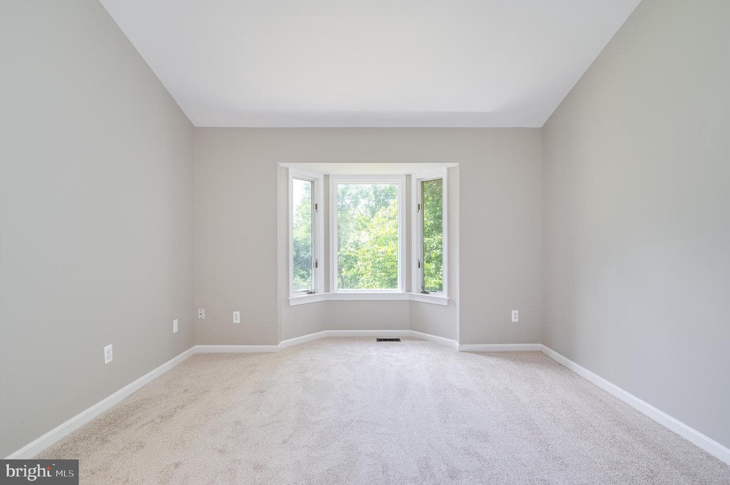 344 Bedford Drive photo 31
