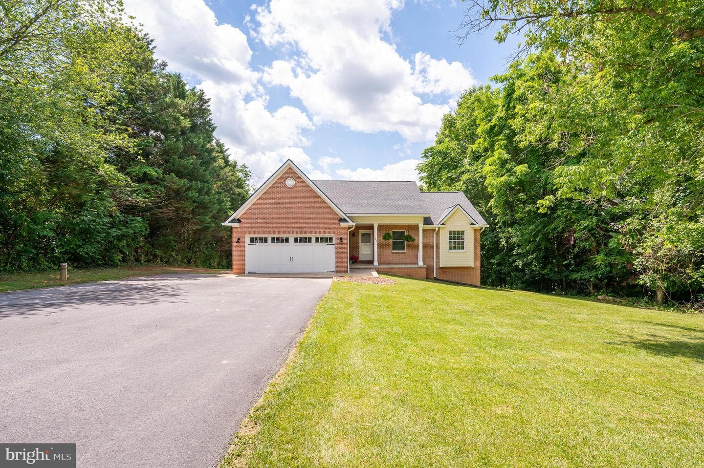344 Bedford Drive photo 4
