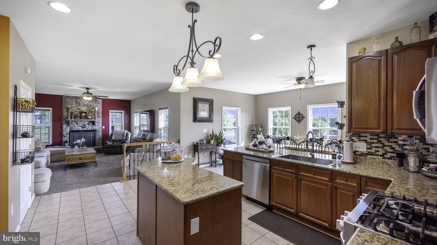 107 Spruce Hill Way photo 4