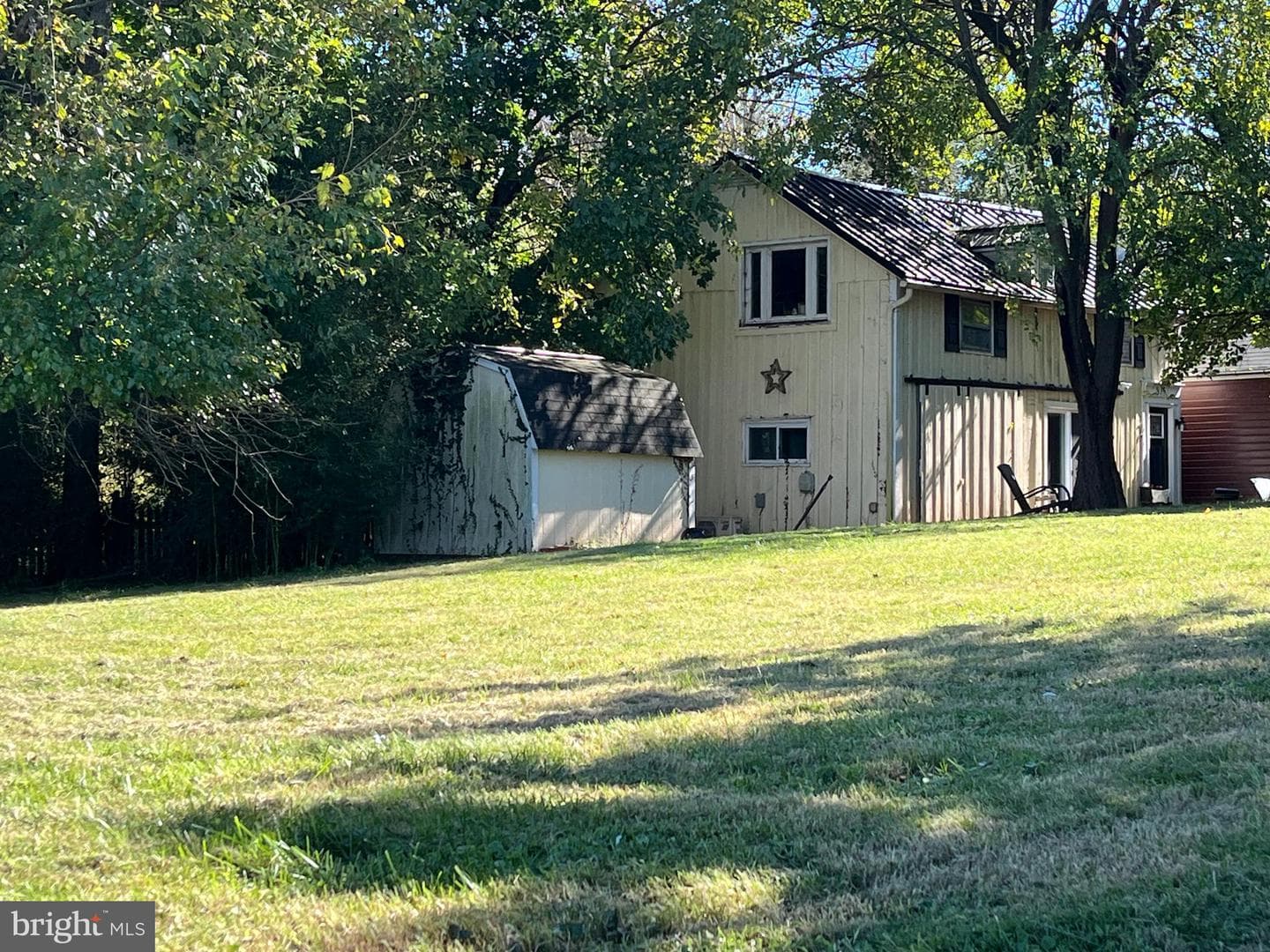 575 Macdowell photo 2