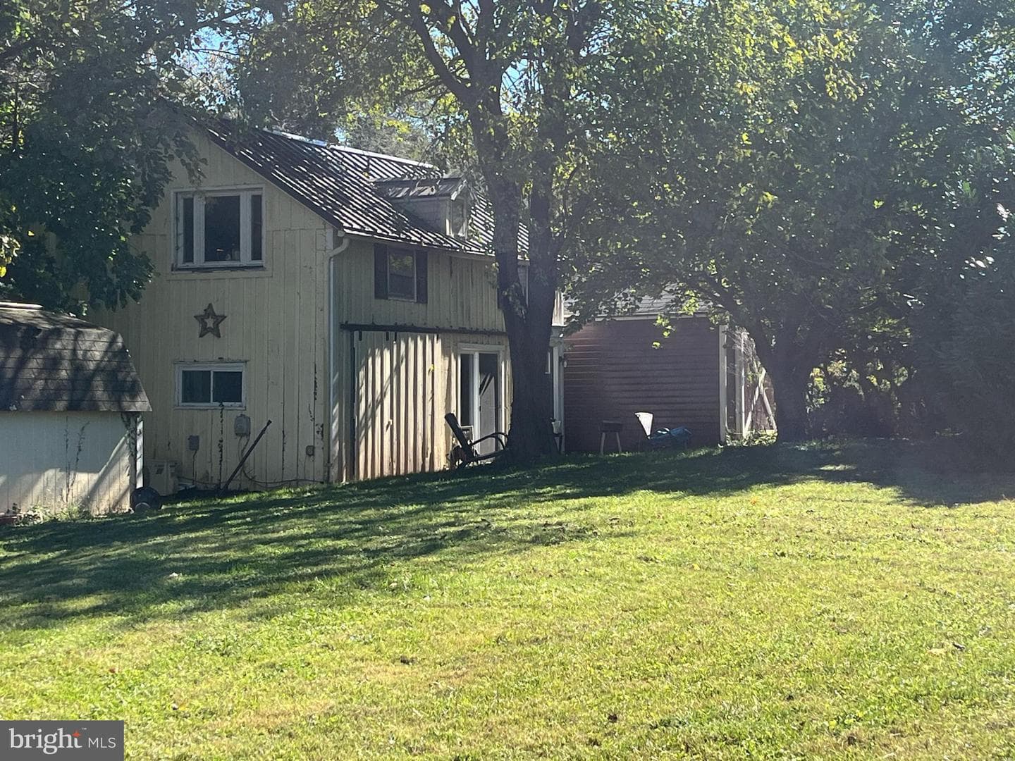 575 Macdowell photo 3