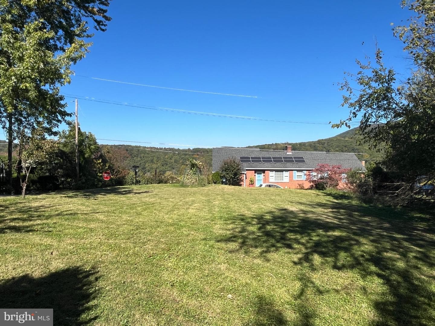 575 Macdowell photo 4