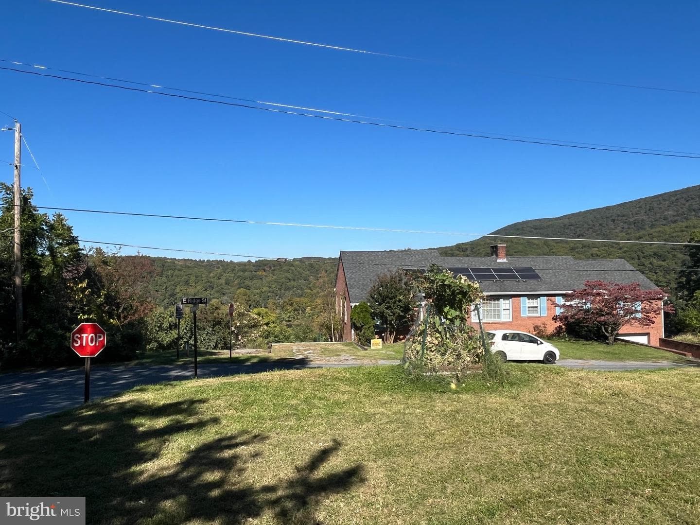 575 Macdowell photo 5