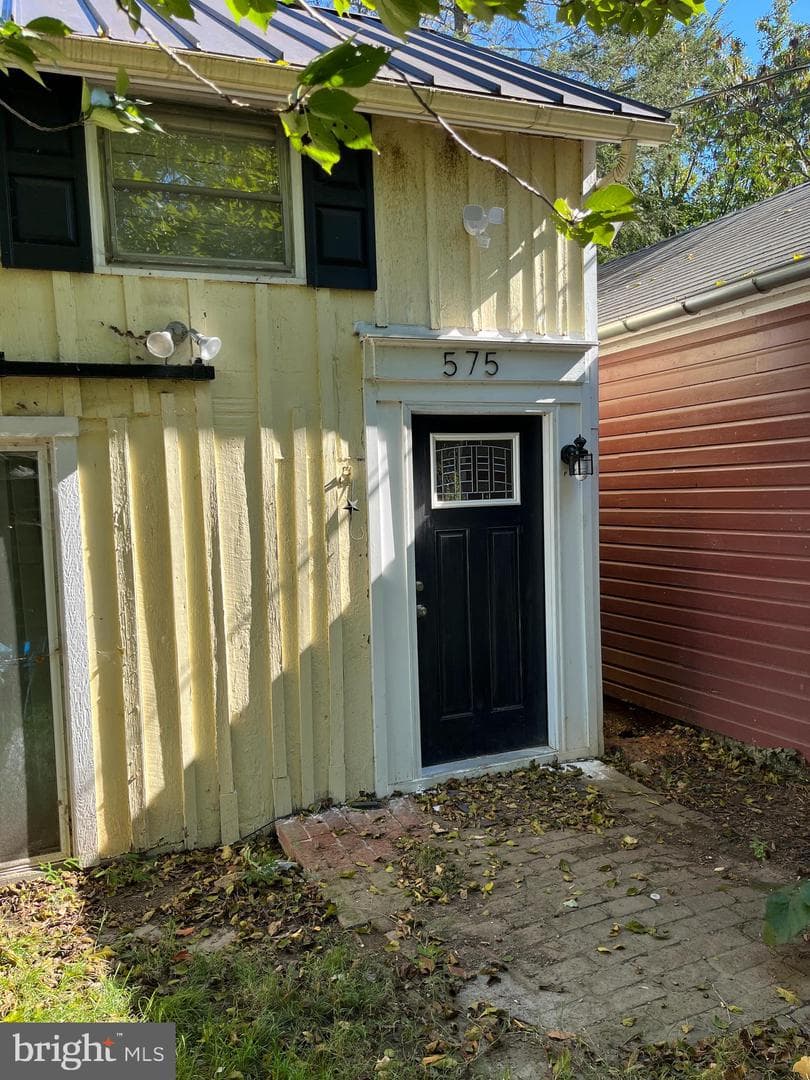 575 Macdowell photo 6
