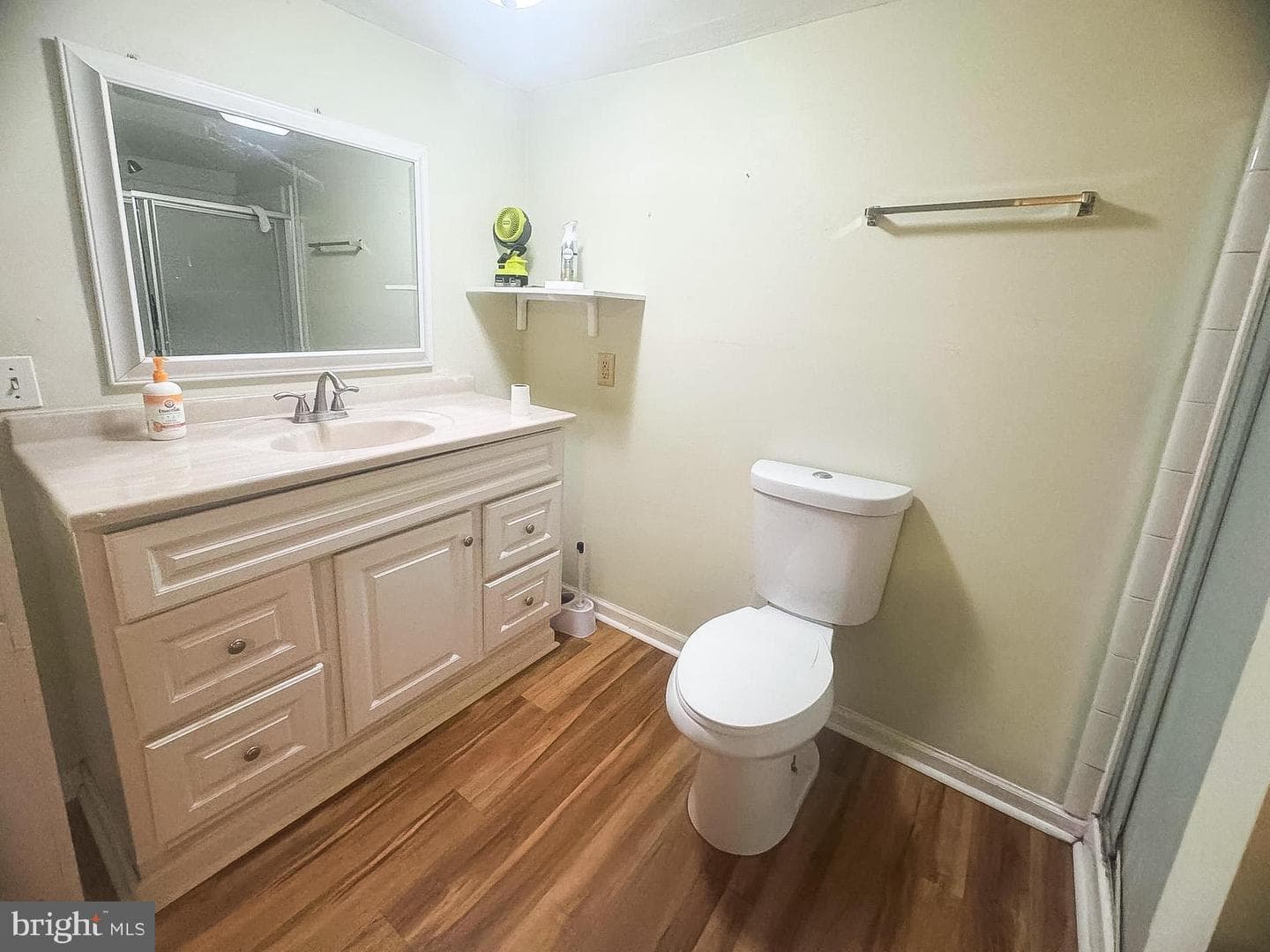 575 Macdowell photo 8
