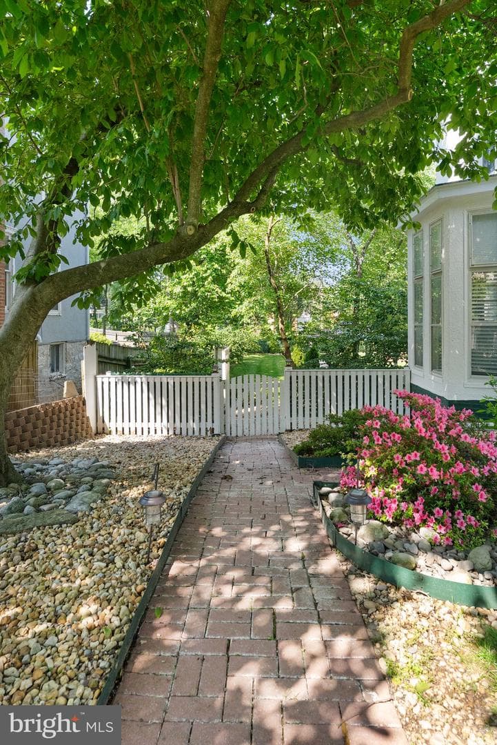 402 S Samuel Street photo 11