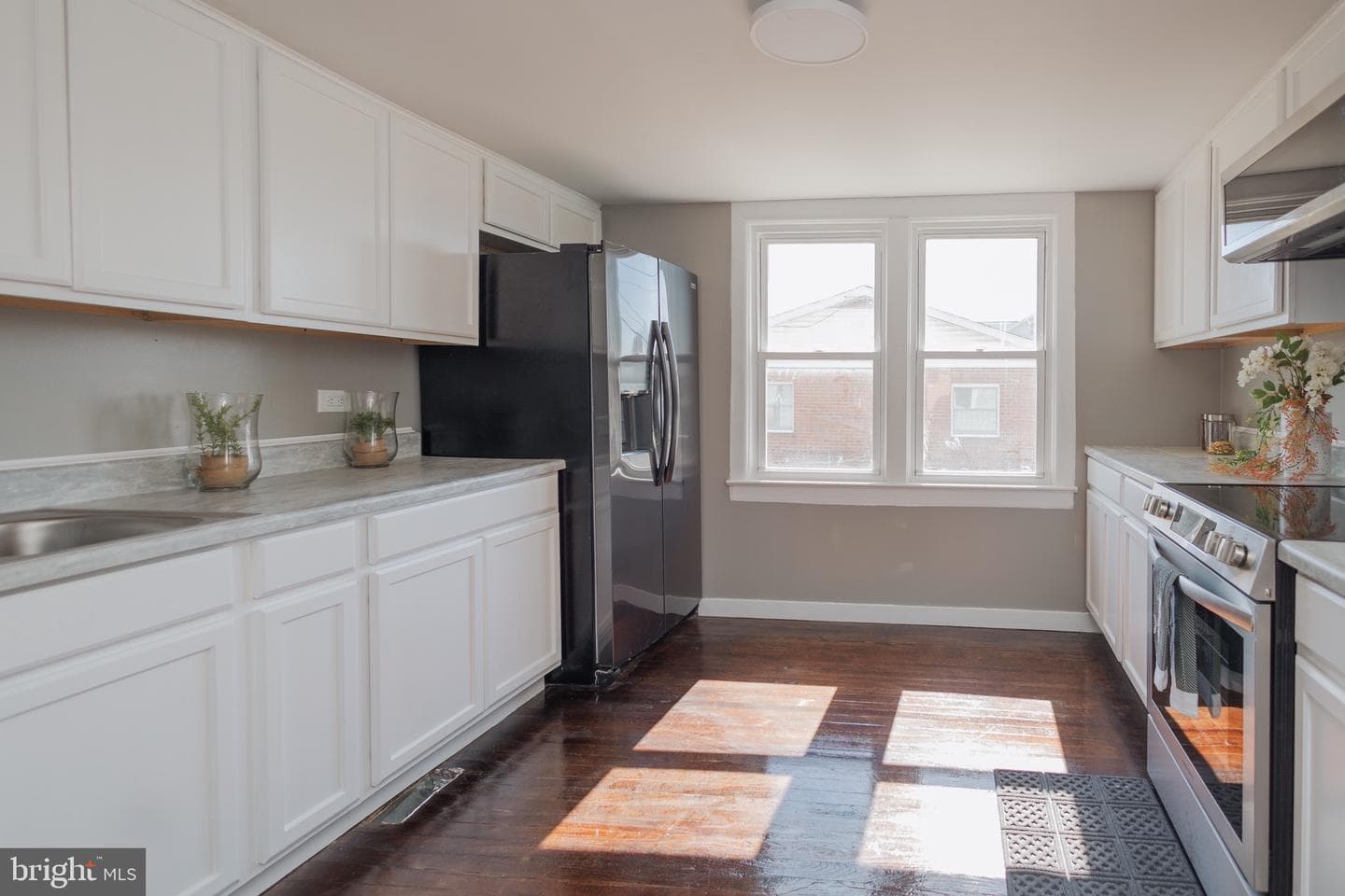 203 S George Street photo 9