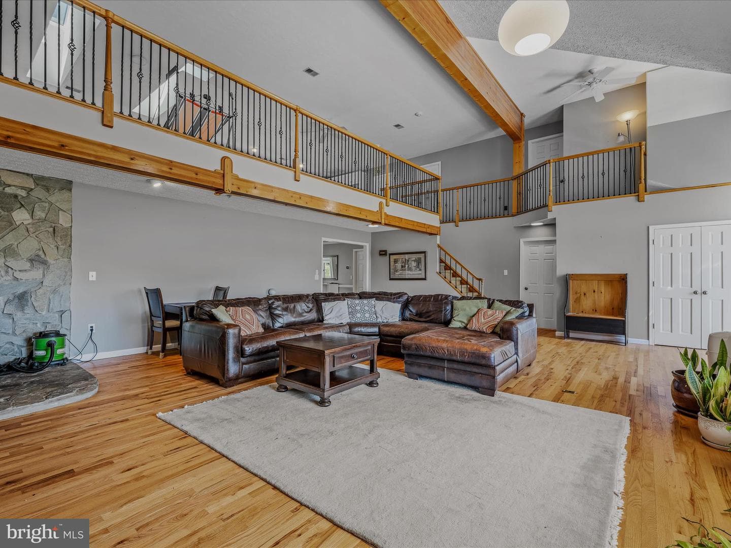 240 W Blakeley Drive W photo 11