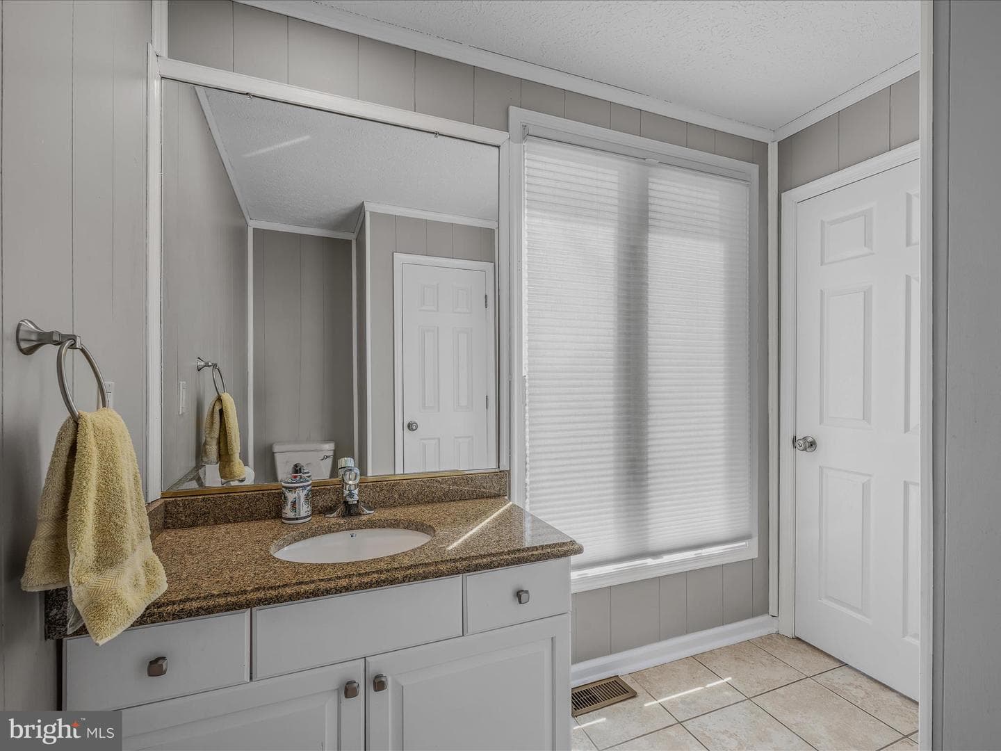 240 W Blakeley Drive W photo 12