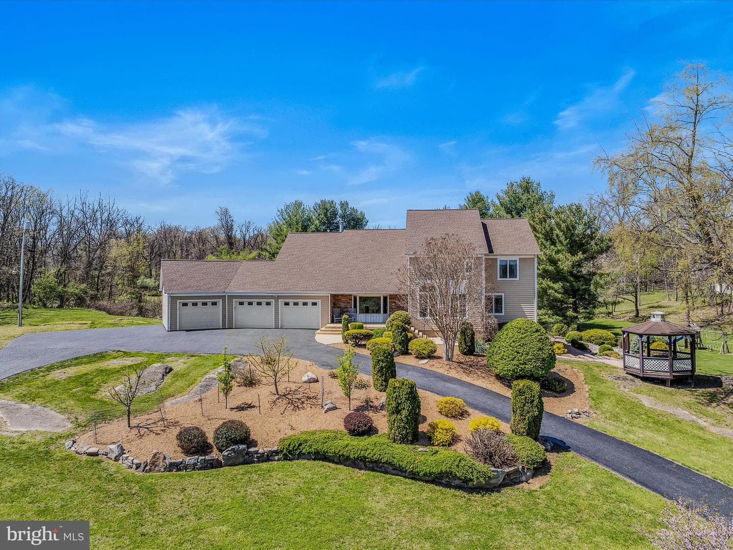 240 W Blakeley Drive W photo 2