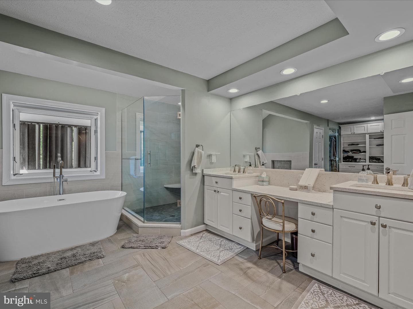 240 W Blakeley Drive W photo 25