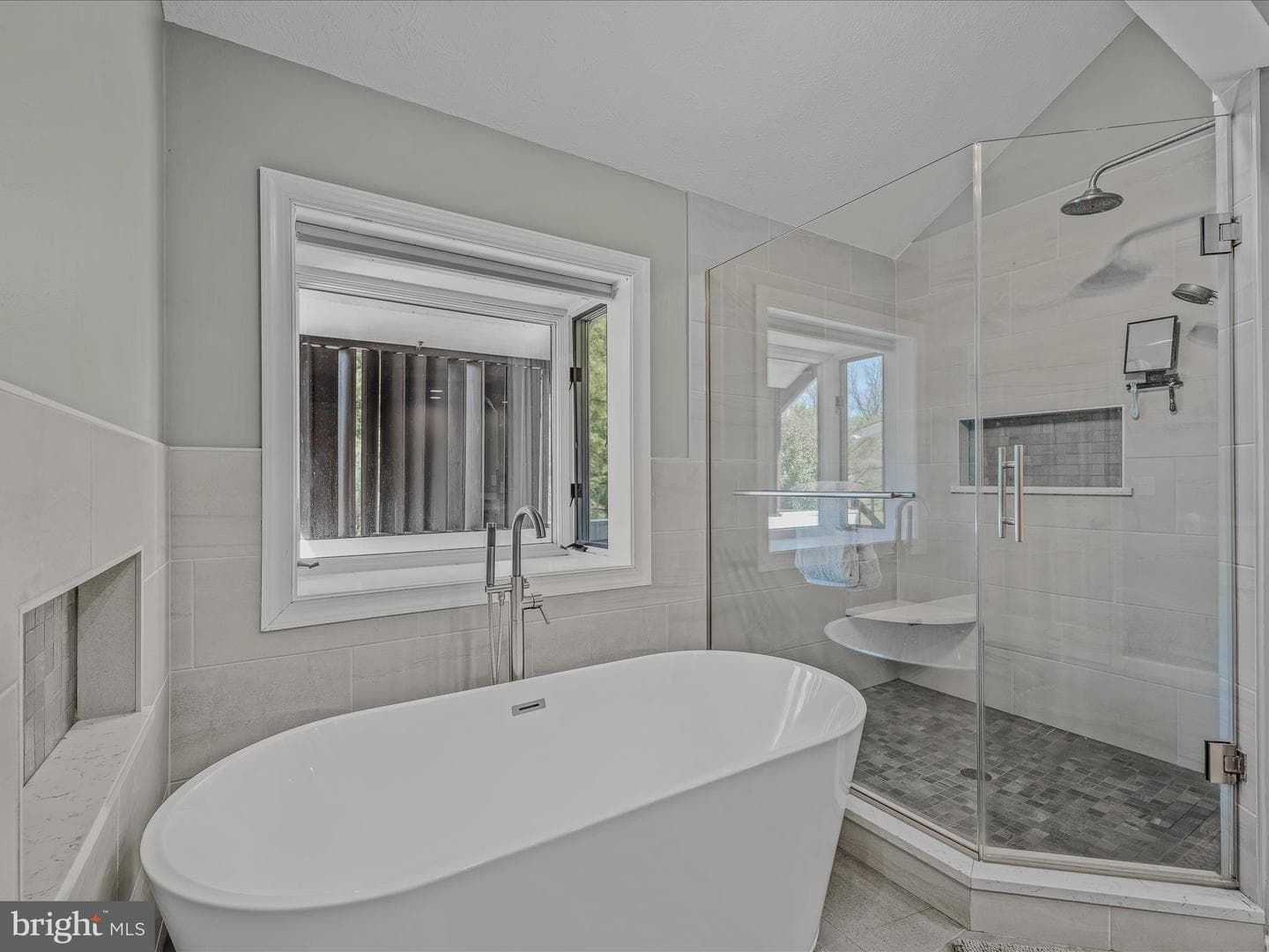 240 W Blakeley Drive W photo 26