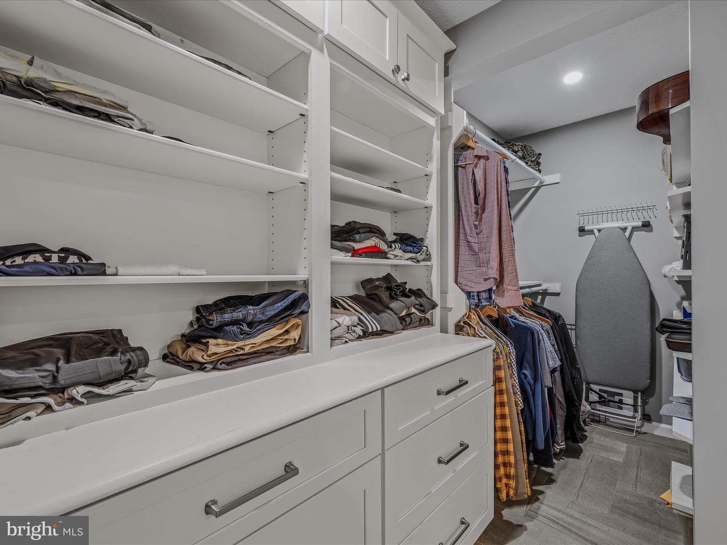 240 W Blakeley Drive W photo 28