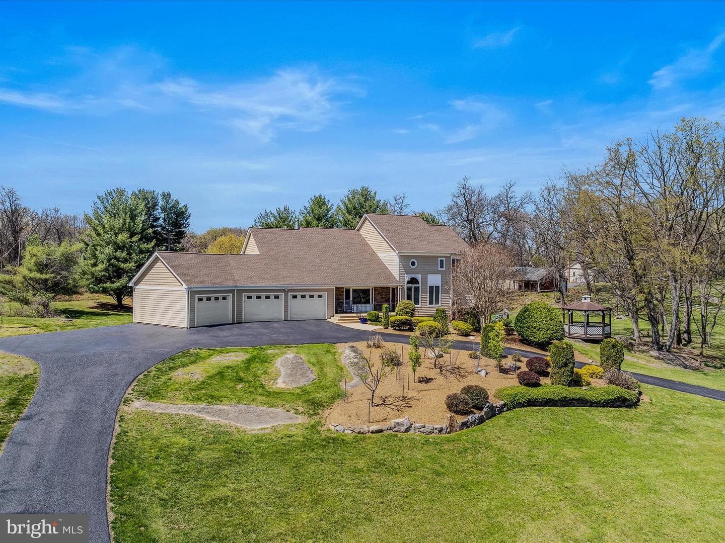 240 W Blakeley Drive W photo 5