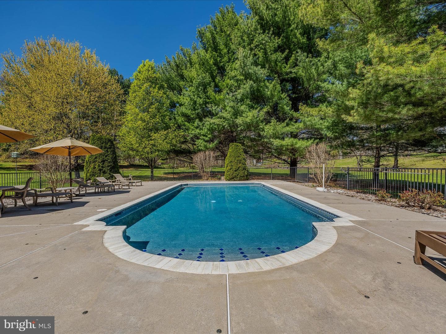 240 W Blakeley Drive W photo 74