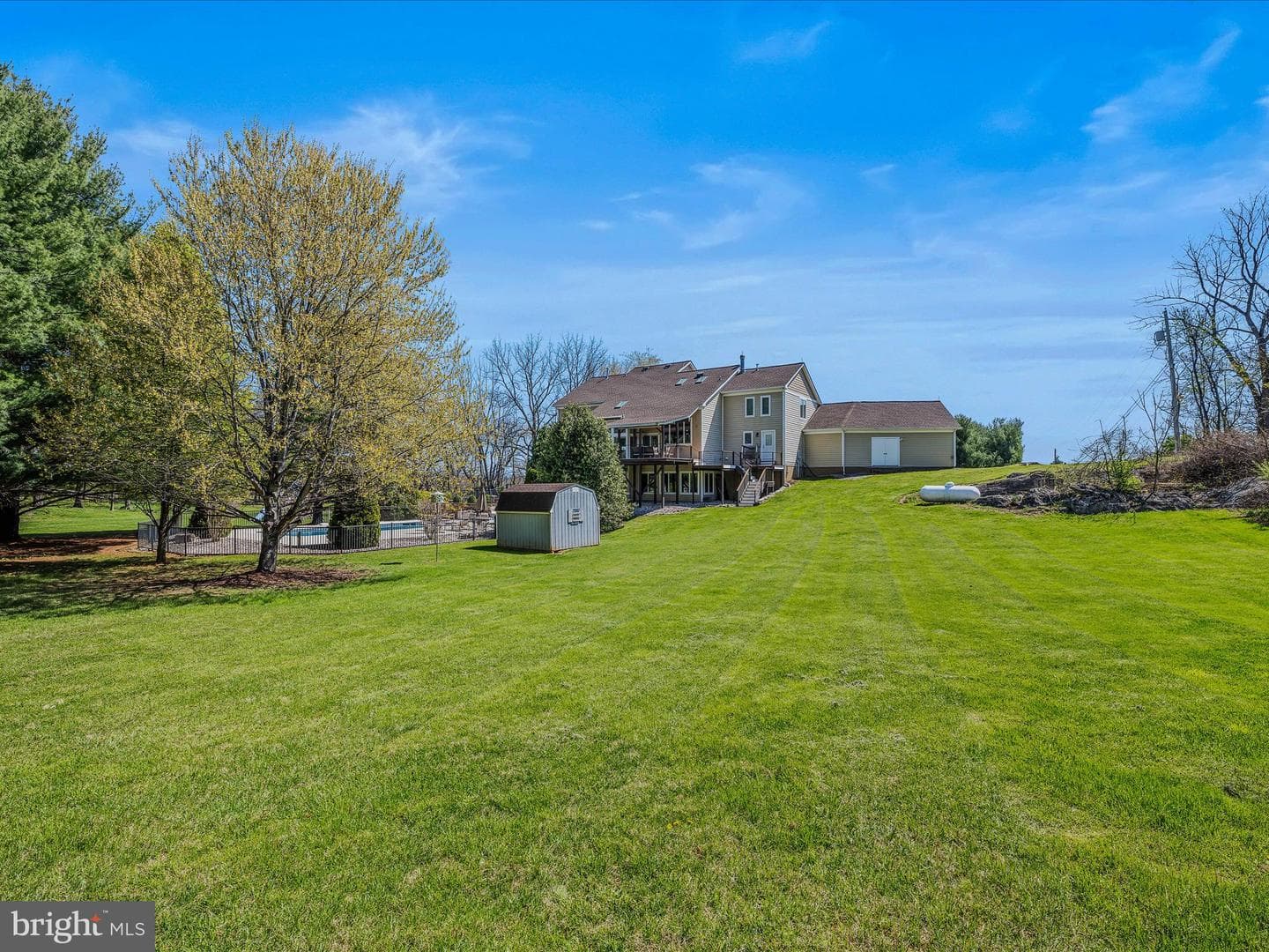240 W Blakeley Drive W photo 77