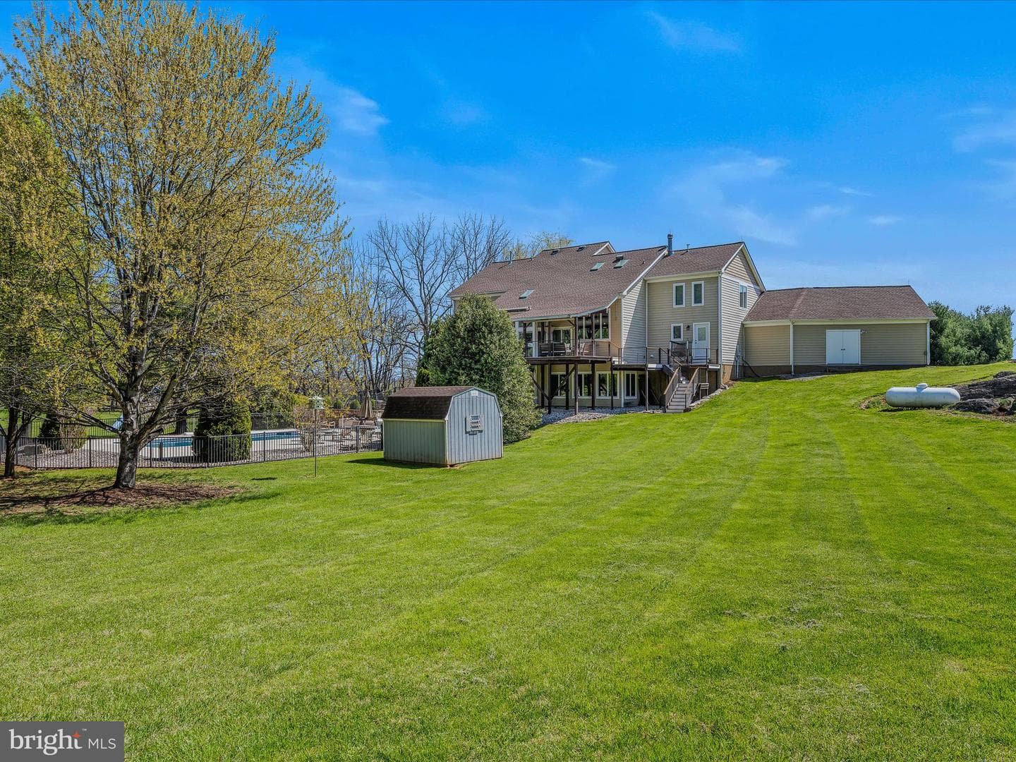 240 W Blakeley Drive W photo 78