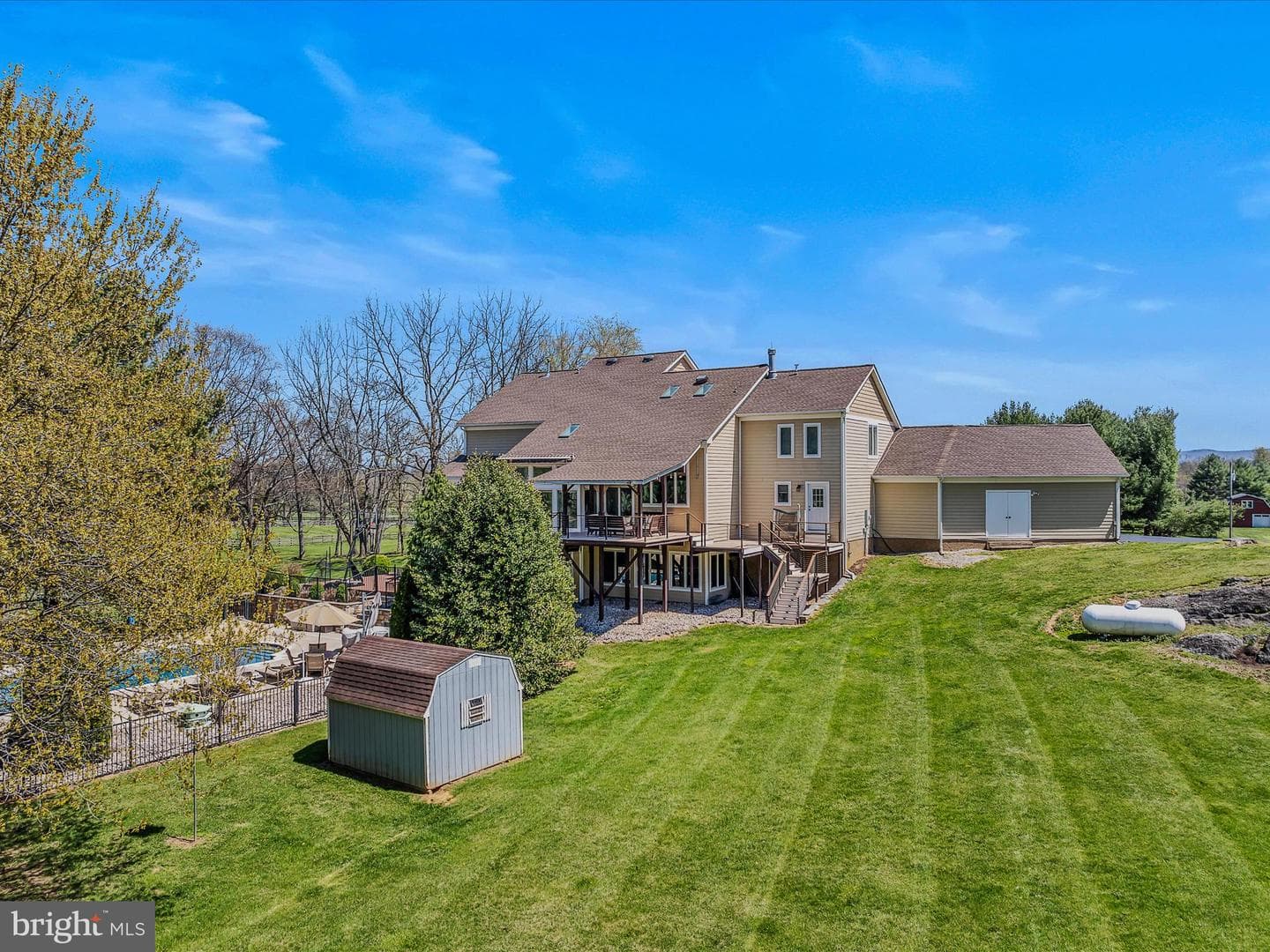 240 W Blakeley Drive W photo 79