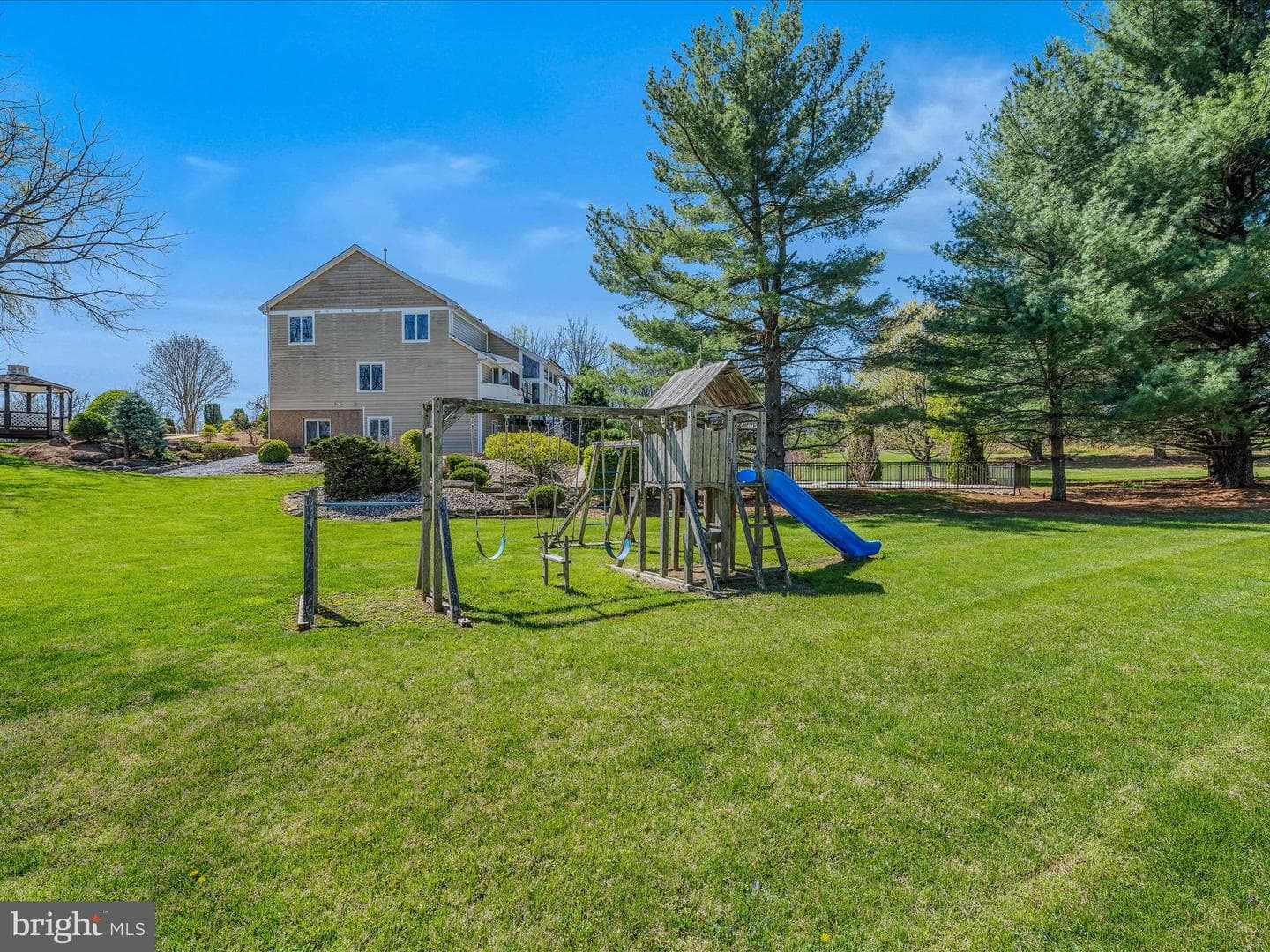 240 W Blakeley Drive W photo 83