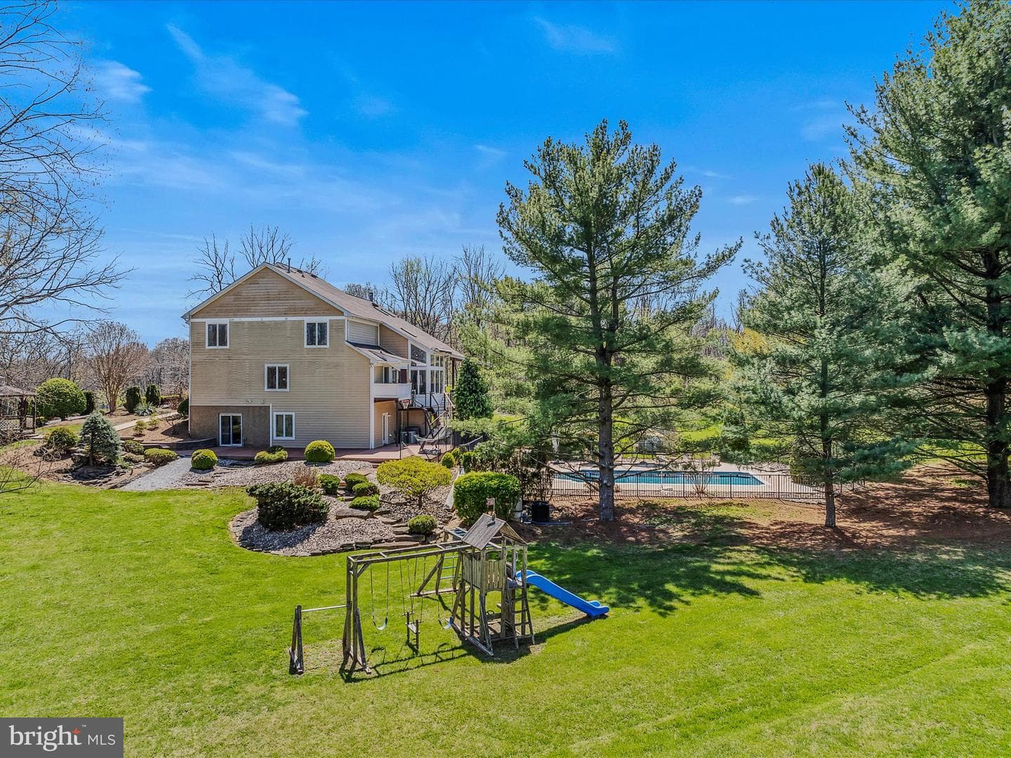 240 W Blakeley Drive W photo 92
