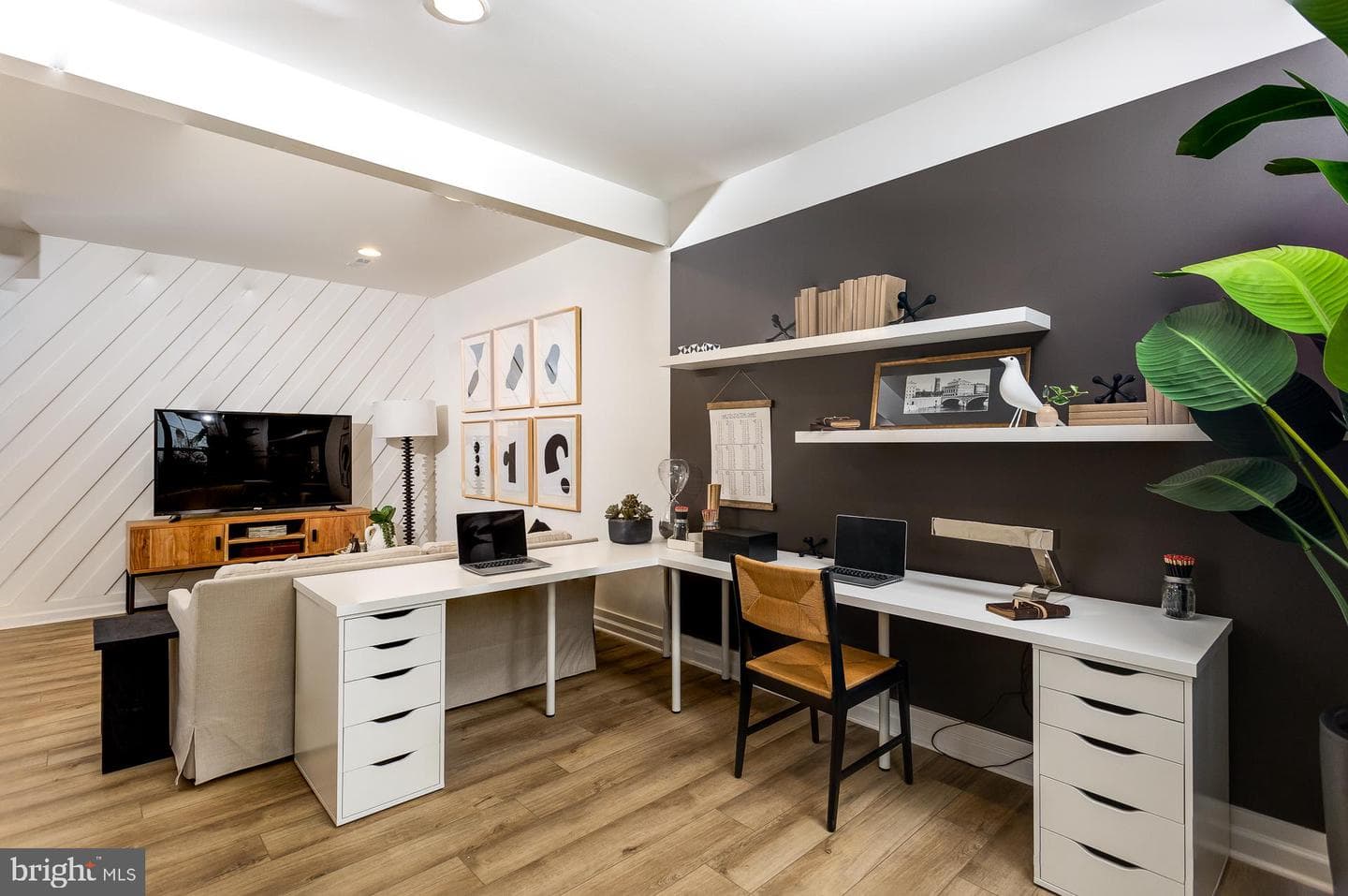 686 Newbury Street photo 17