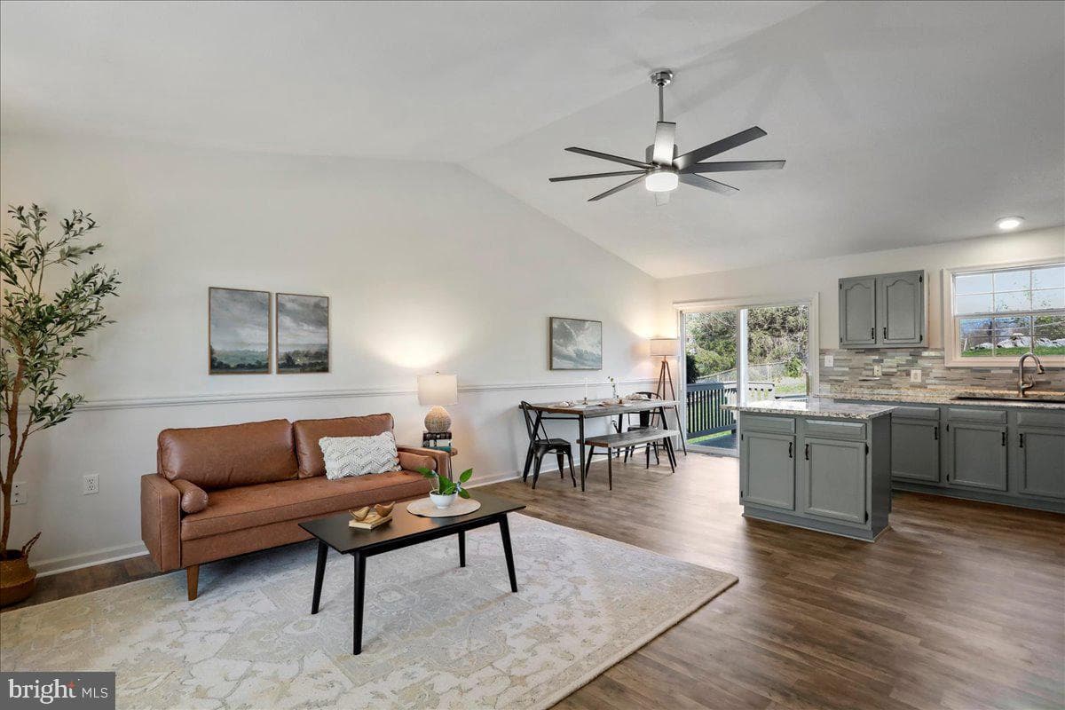 211 E 11th Avenue photo 2