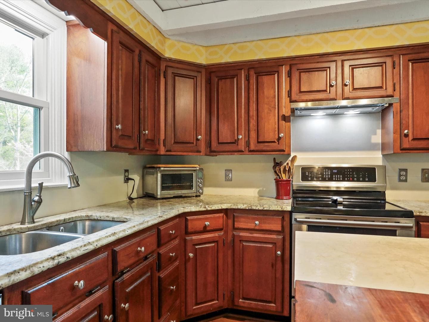 1075 Willowdale Drive photo 12