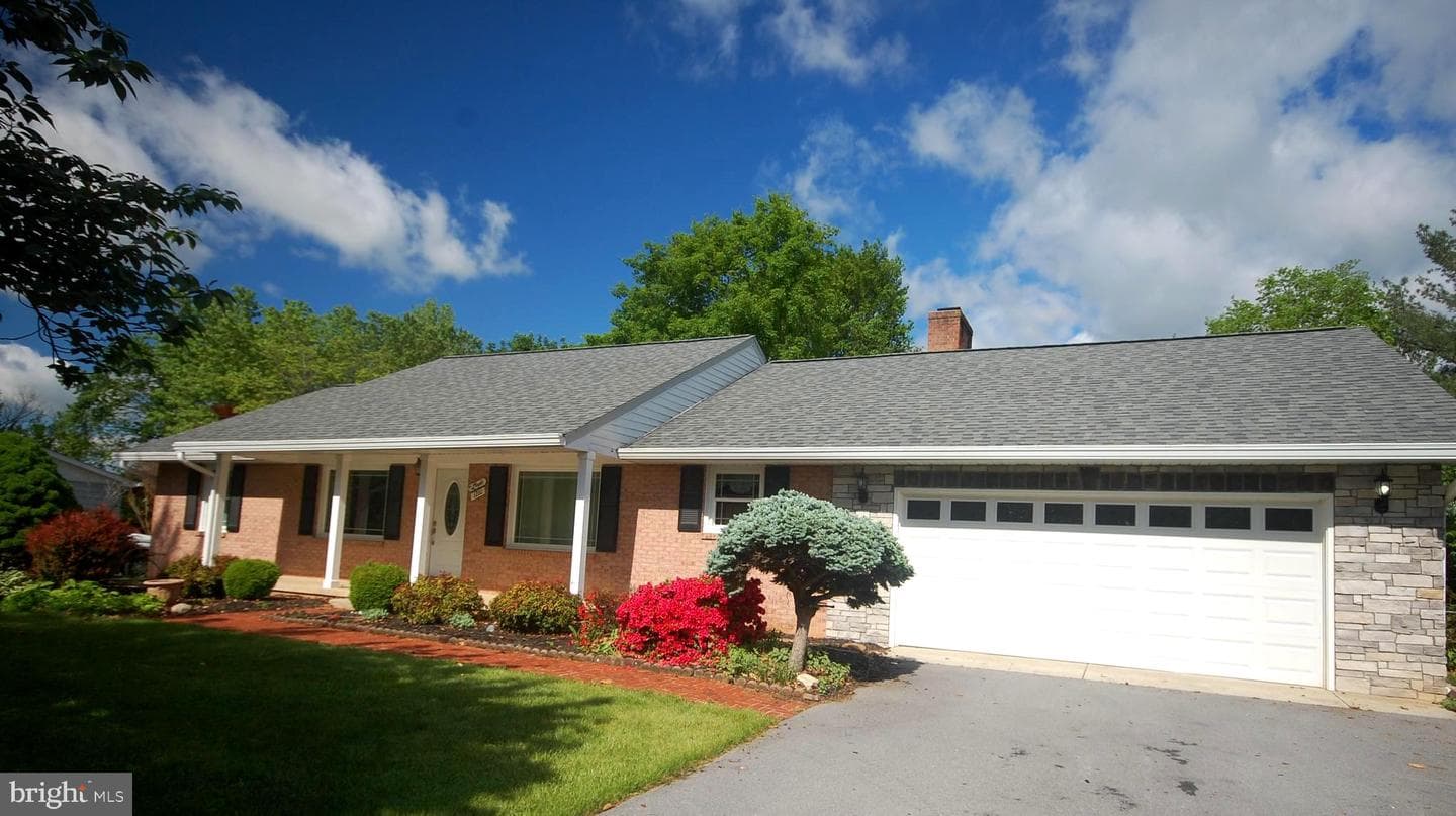 1210 Tuscawilla Drive photo 3