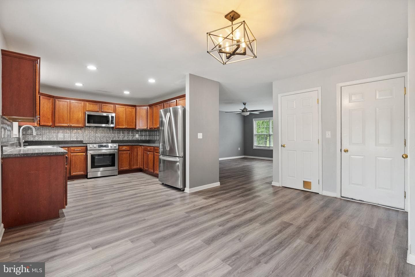431 E Beltline Avenue photo 14