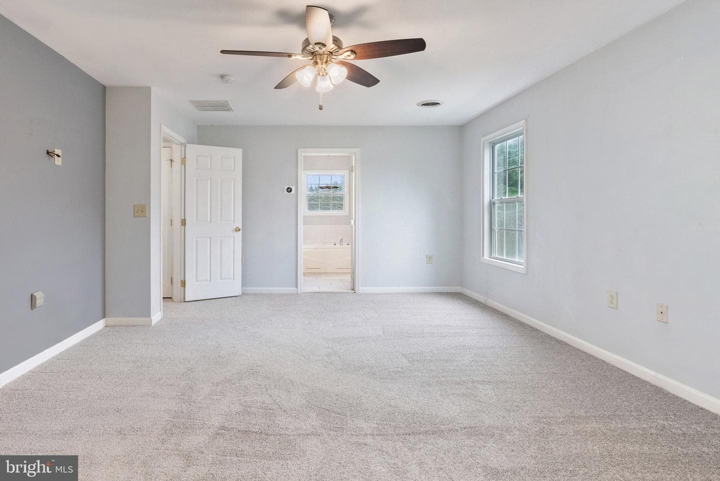 431 E Beltline Avenue photo 25